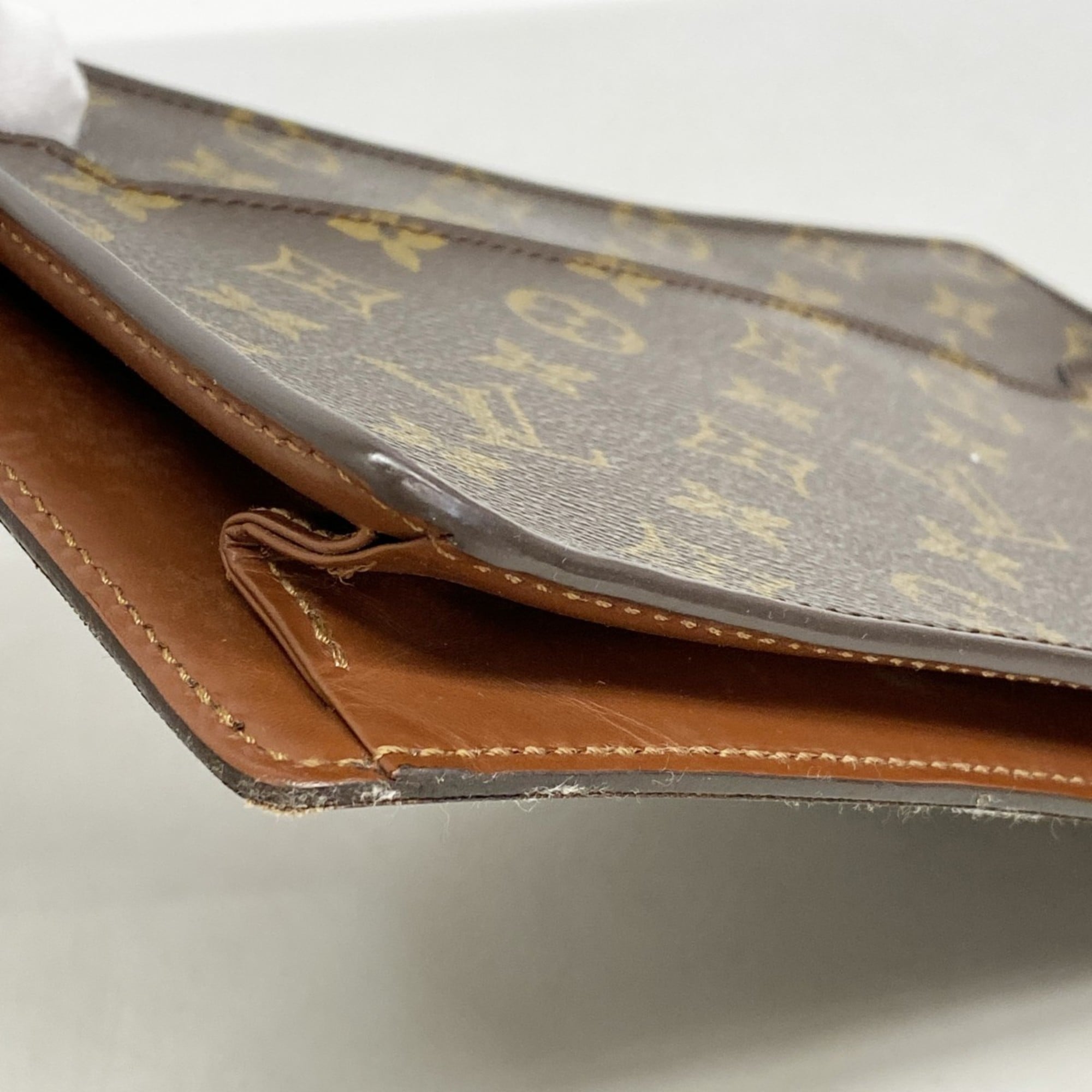 Louis Vuitton Brown Clutch Bag (Pre-Owned)