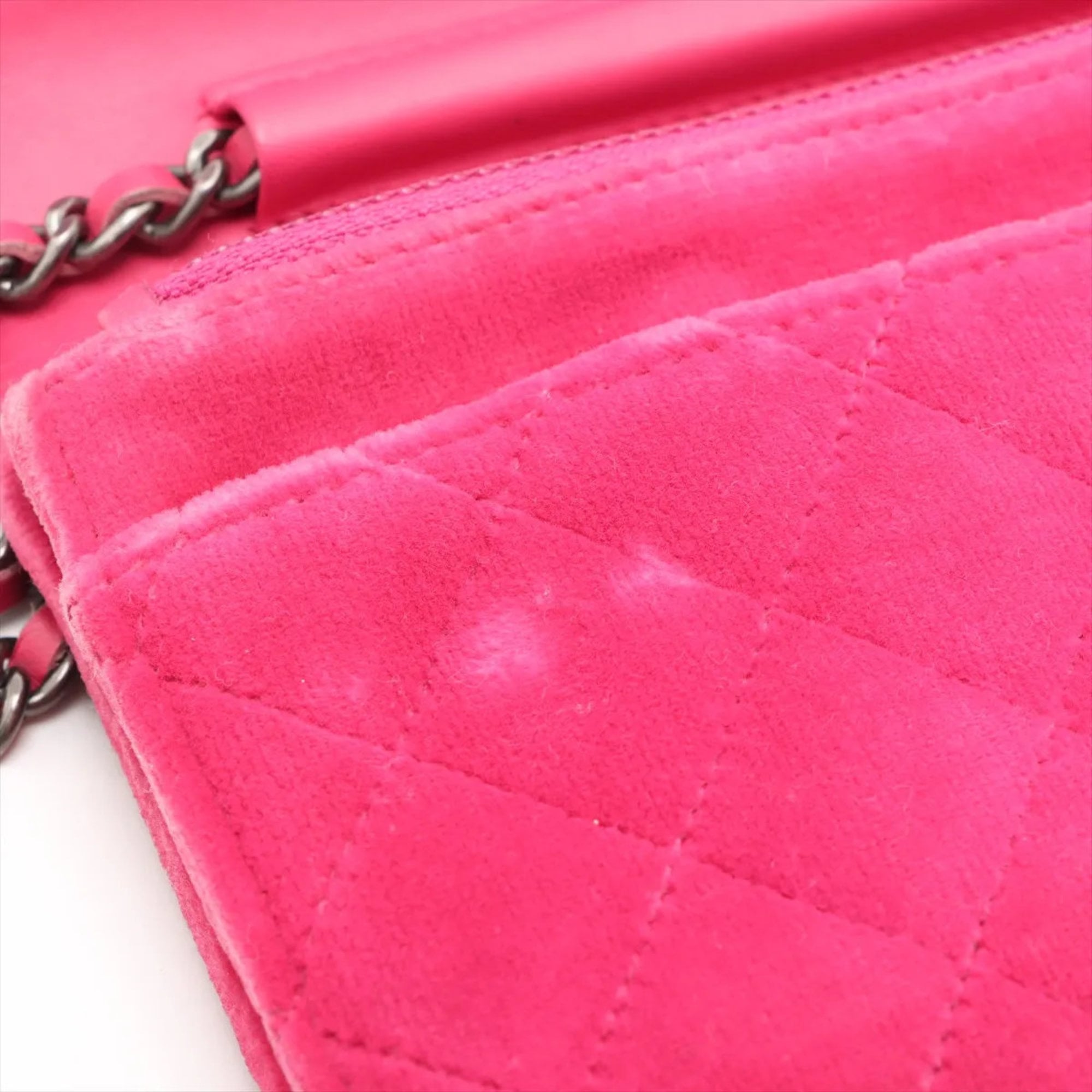 Chanel Pink Shoulder Bag (Pre-Owned)