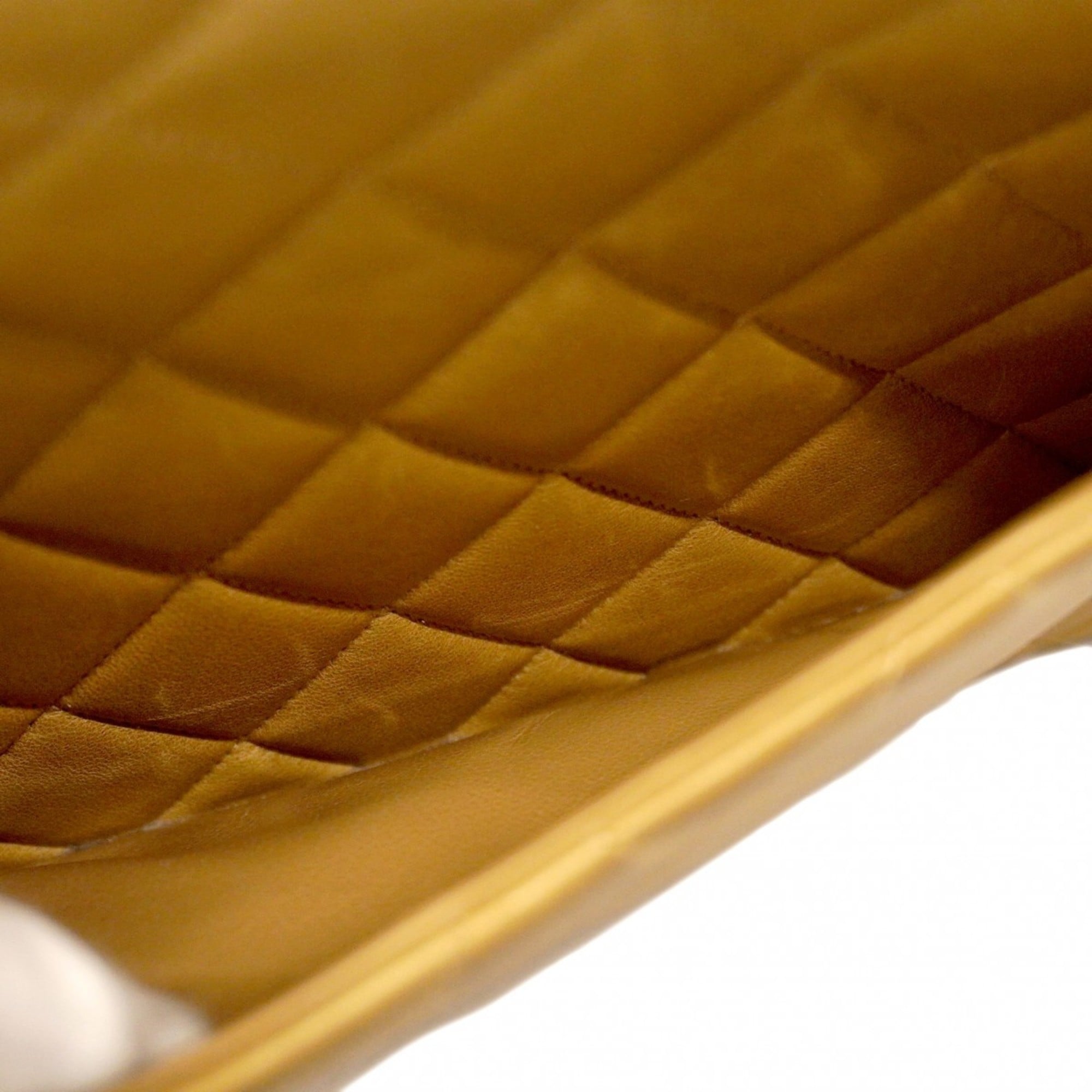 Chanel Beige Leather Shoulder Bag (Pre-Owned)