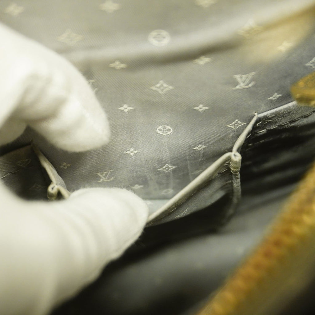 Louis Vuitton Blue Handbag (Pre-Owned)