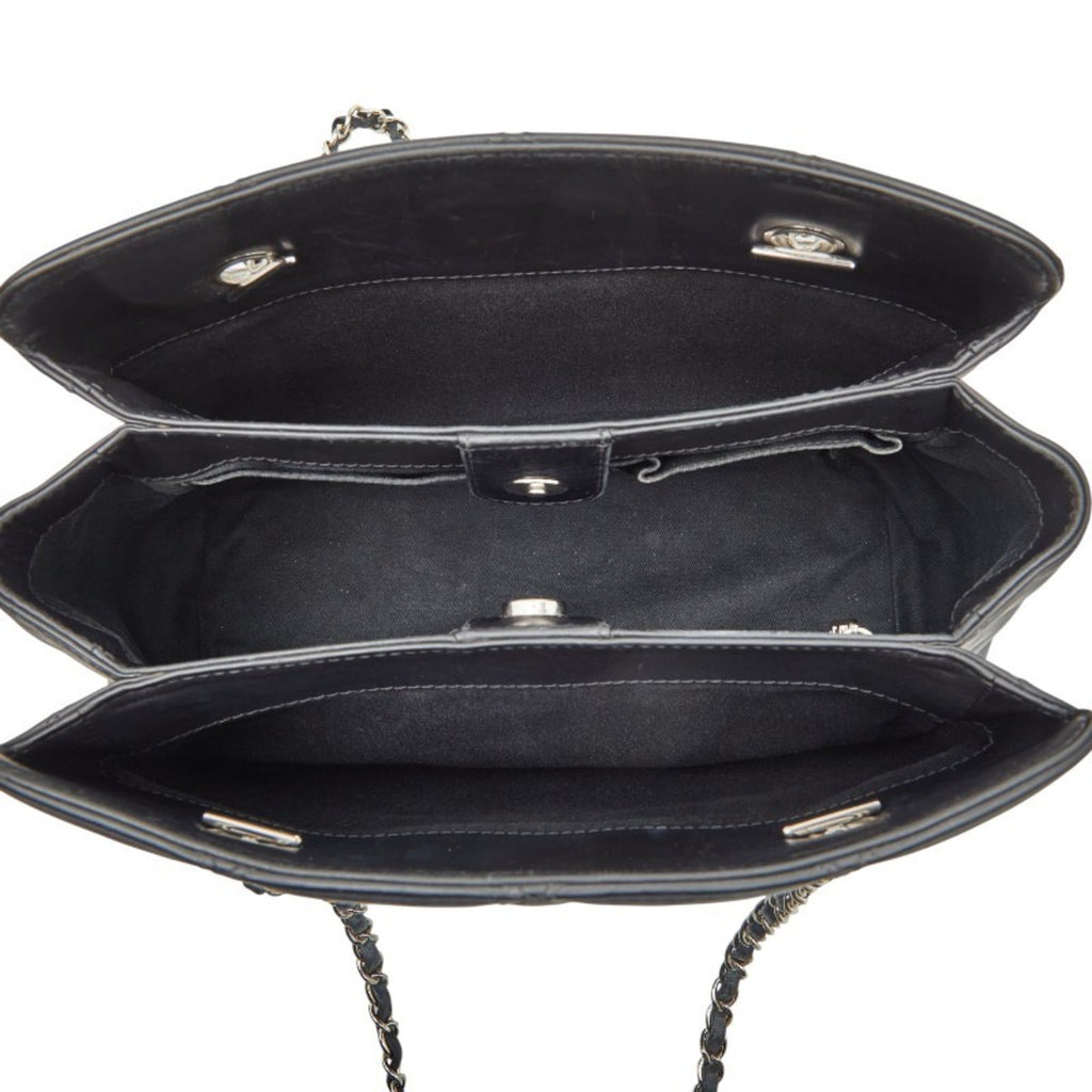 Chanel Black Leather Tote Bag (Pre-Owned)