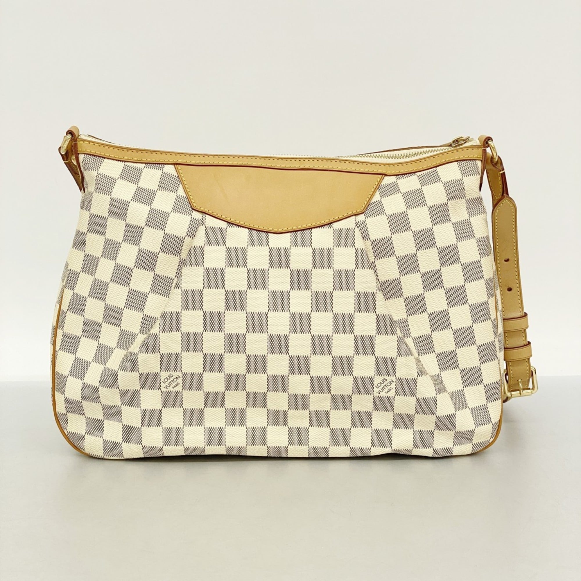 Louis Vuitton White Shoulder Bag (Pre-Owned)