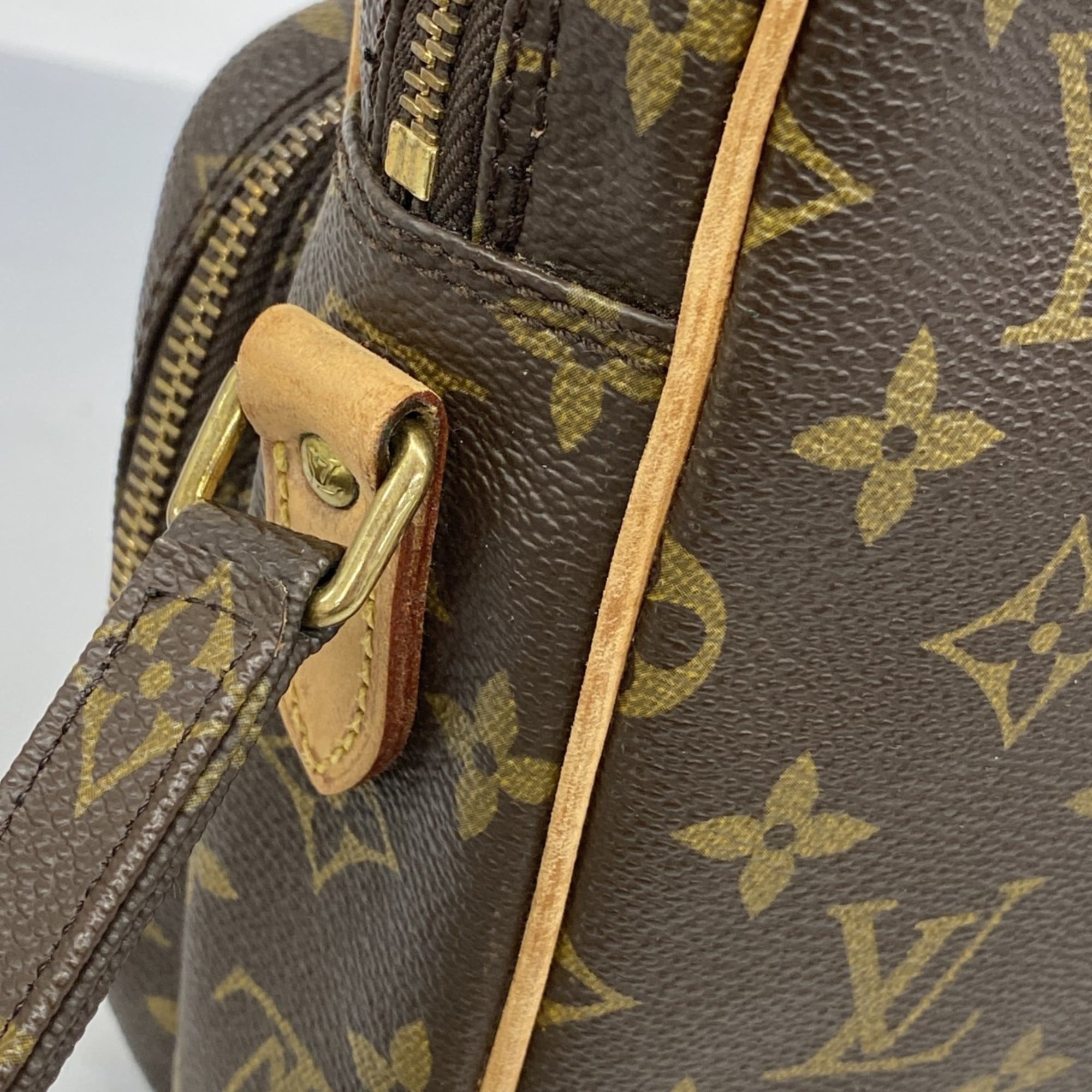 Louis Vuitton Brown Shoulder Bag (Pre-Owned)