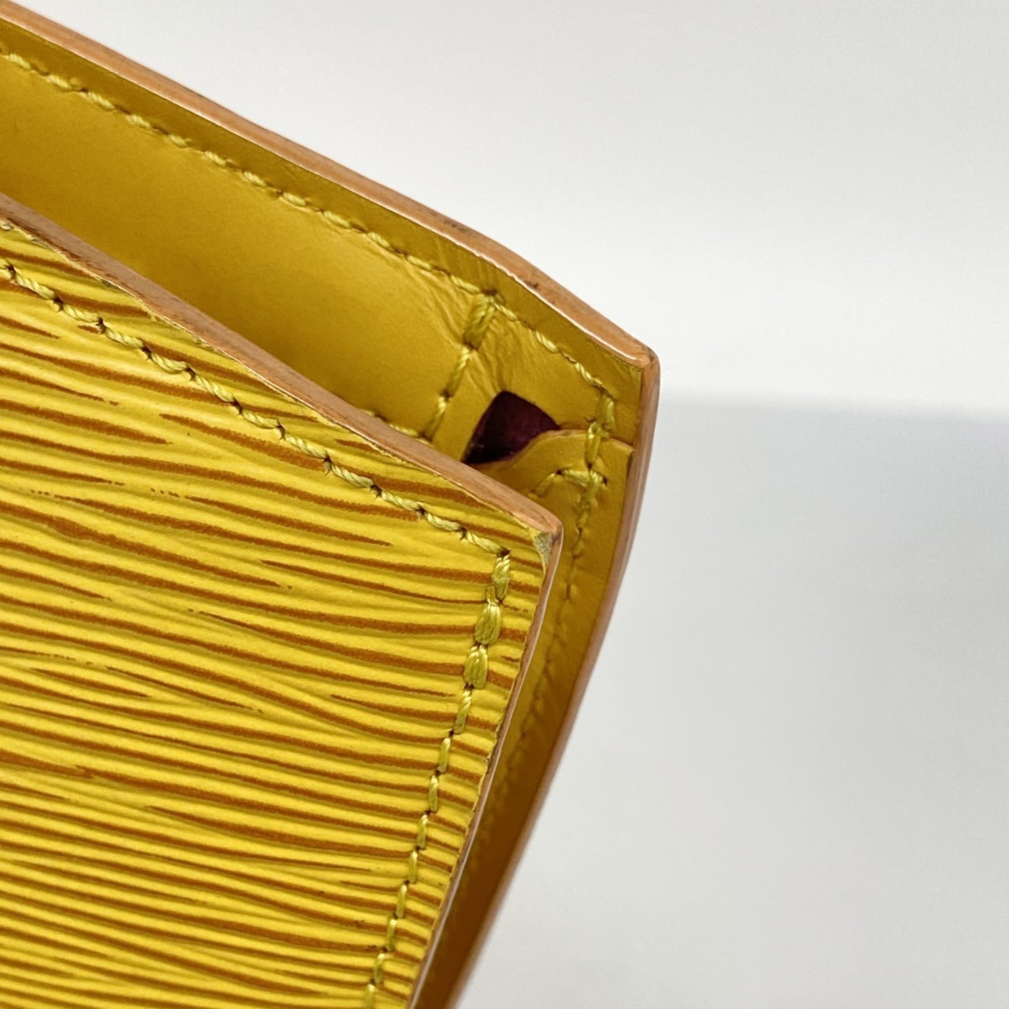 Louis Vuitton Jaune Handbag (Pre-Owned)