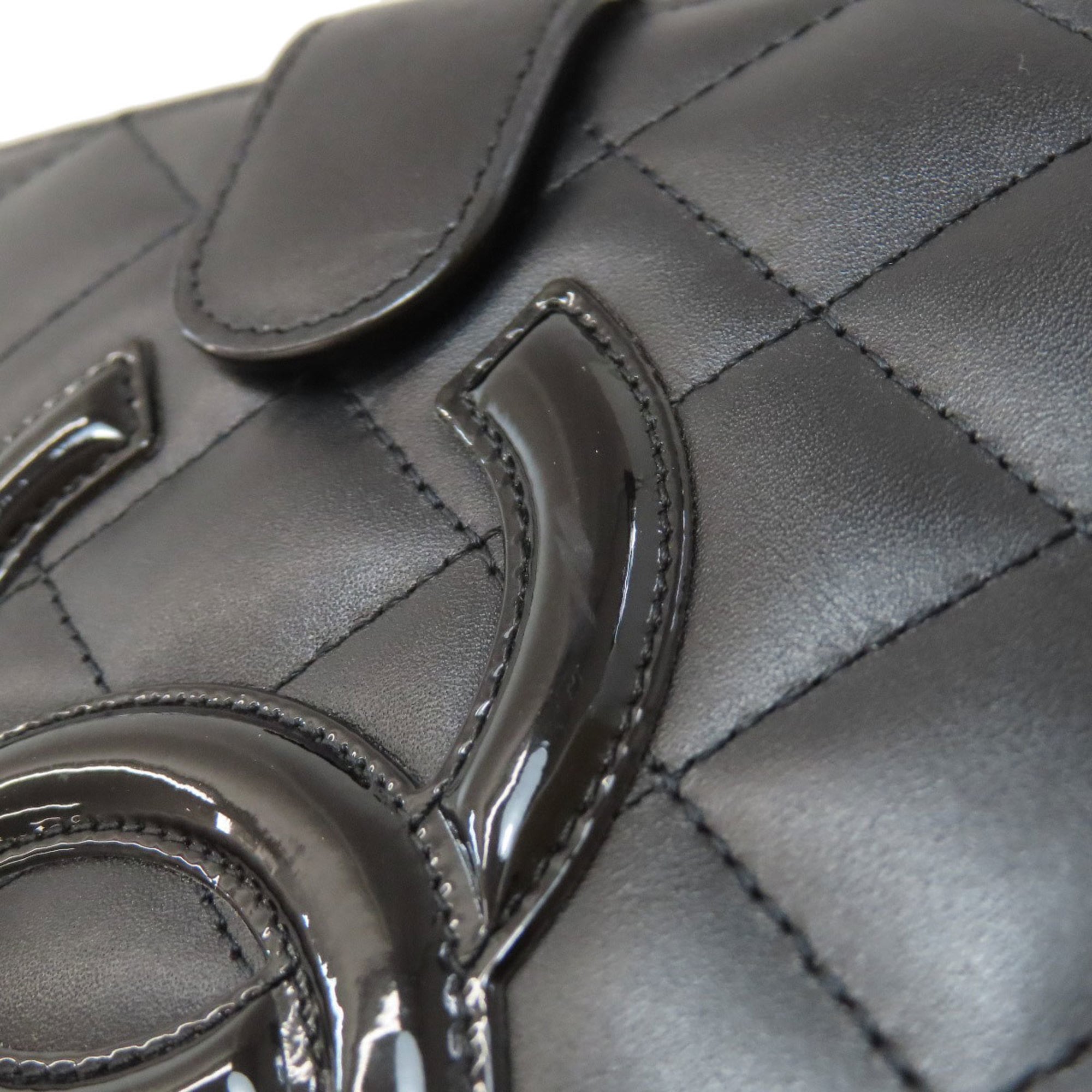 Chanel Black Leather Wallet (Bi-Fold) (Pre-Owned)