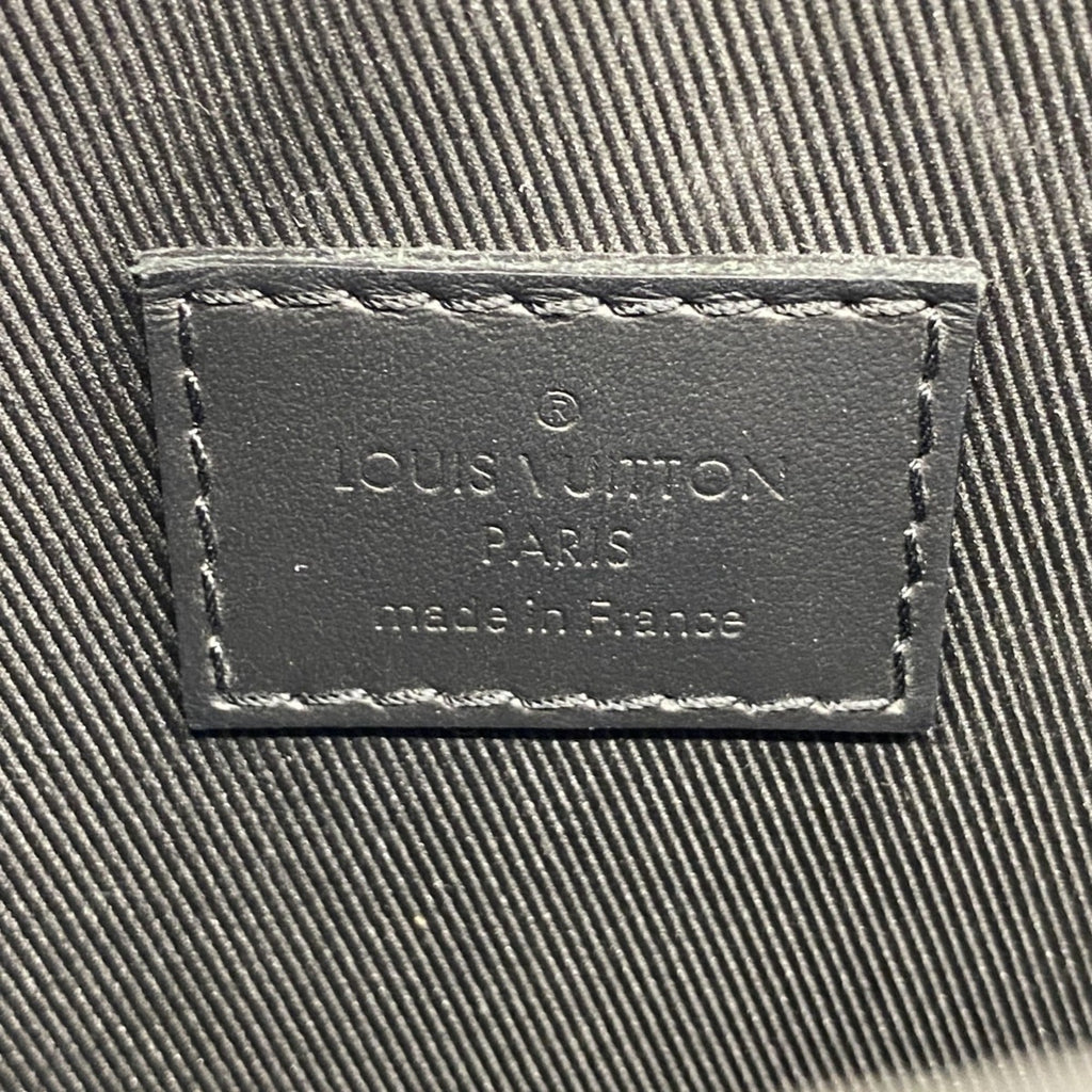 Louis Vuitton Noir Shoulder Bag (Pre-Owned)