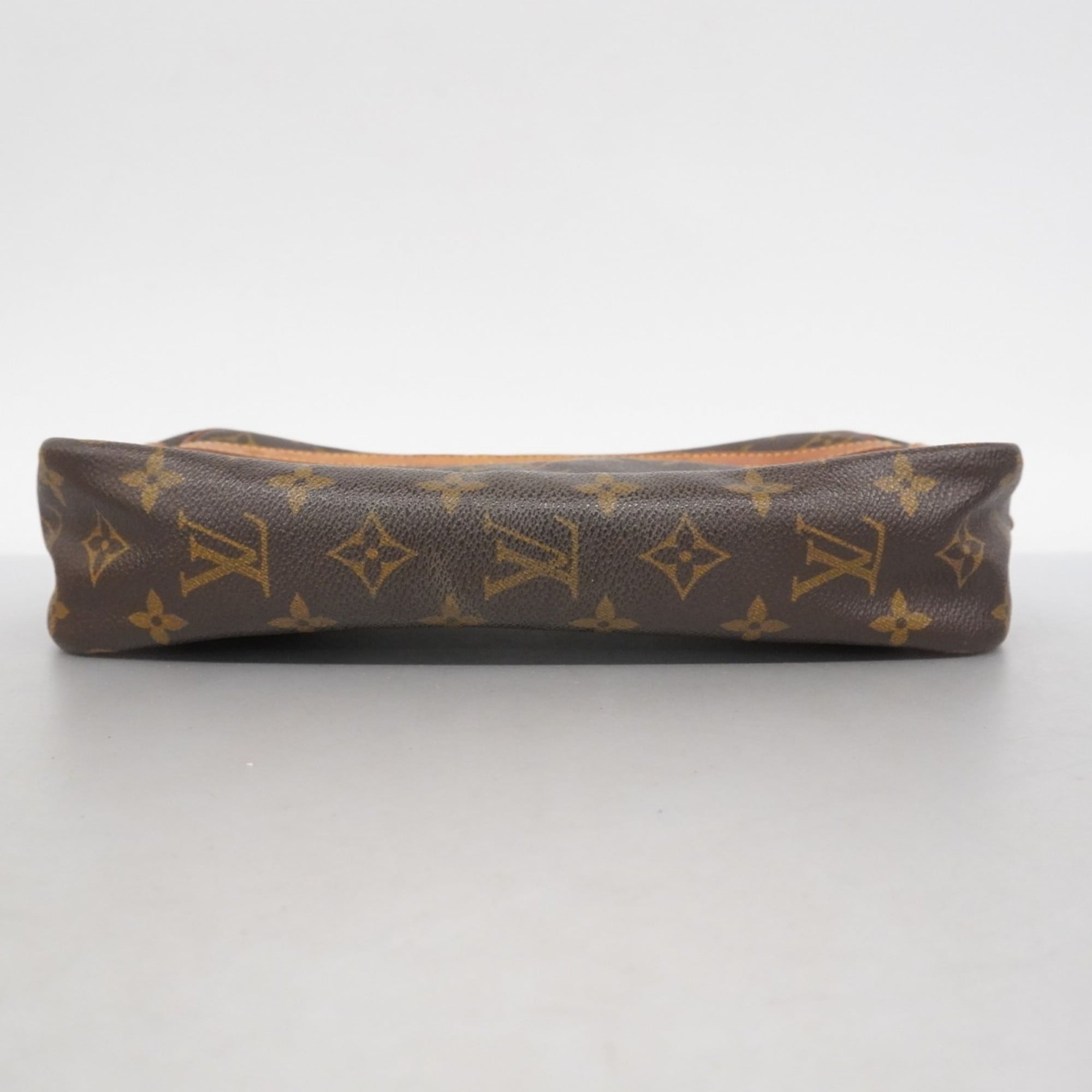 Louis Vuitton Brown Clutch Bag (Pre-Owned)