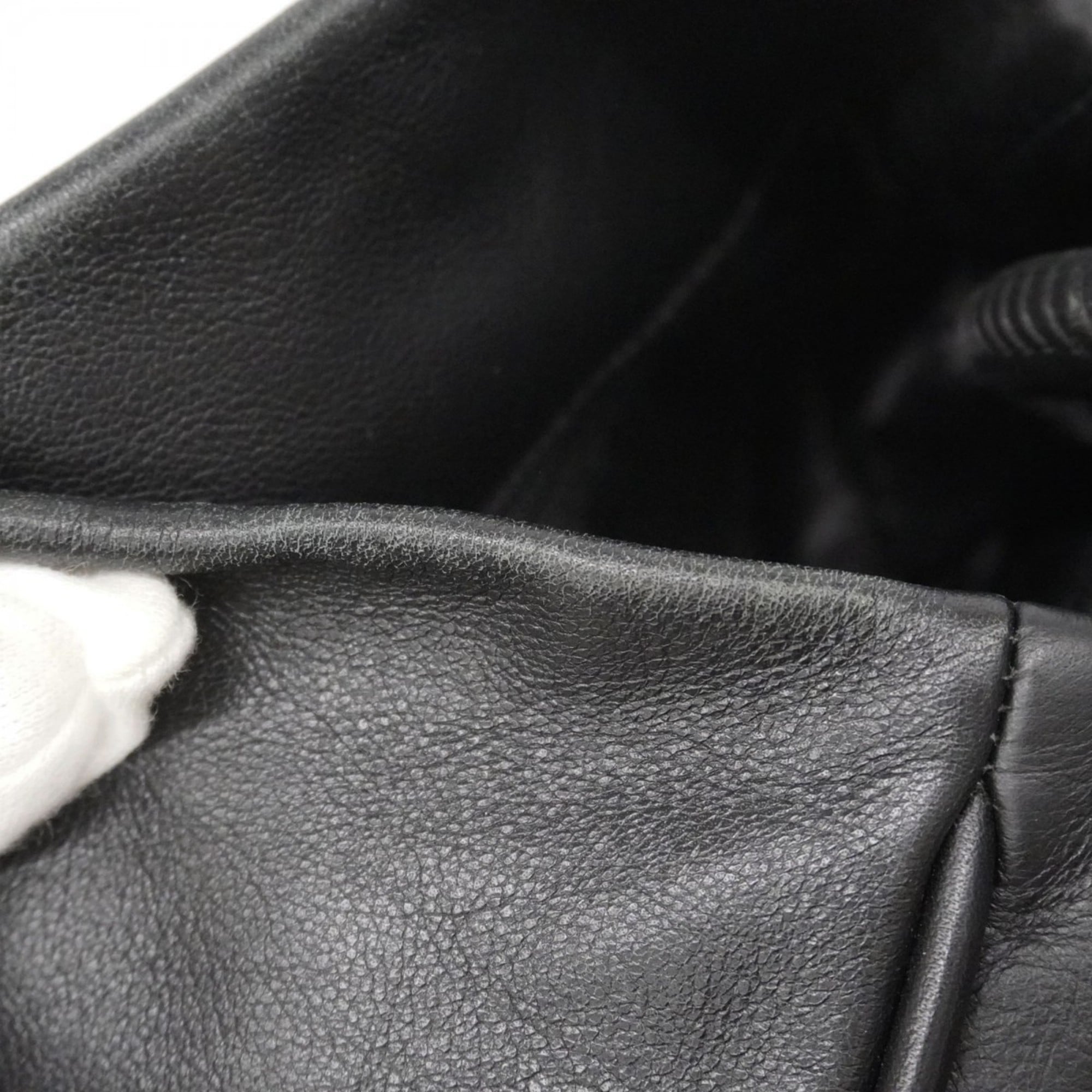 Chanel Black Leather Tote Bag (Pre-Owned)