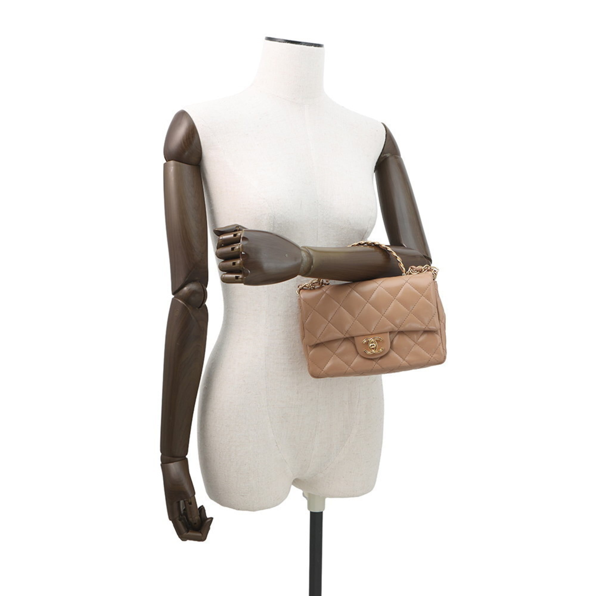 Chanel Matelasse Beige Leather Handbag (Pre-Owned)