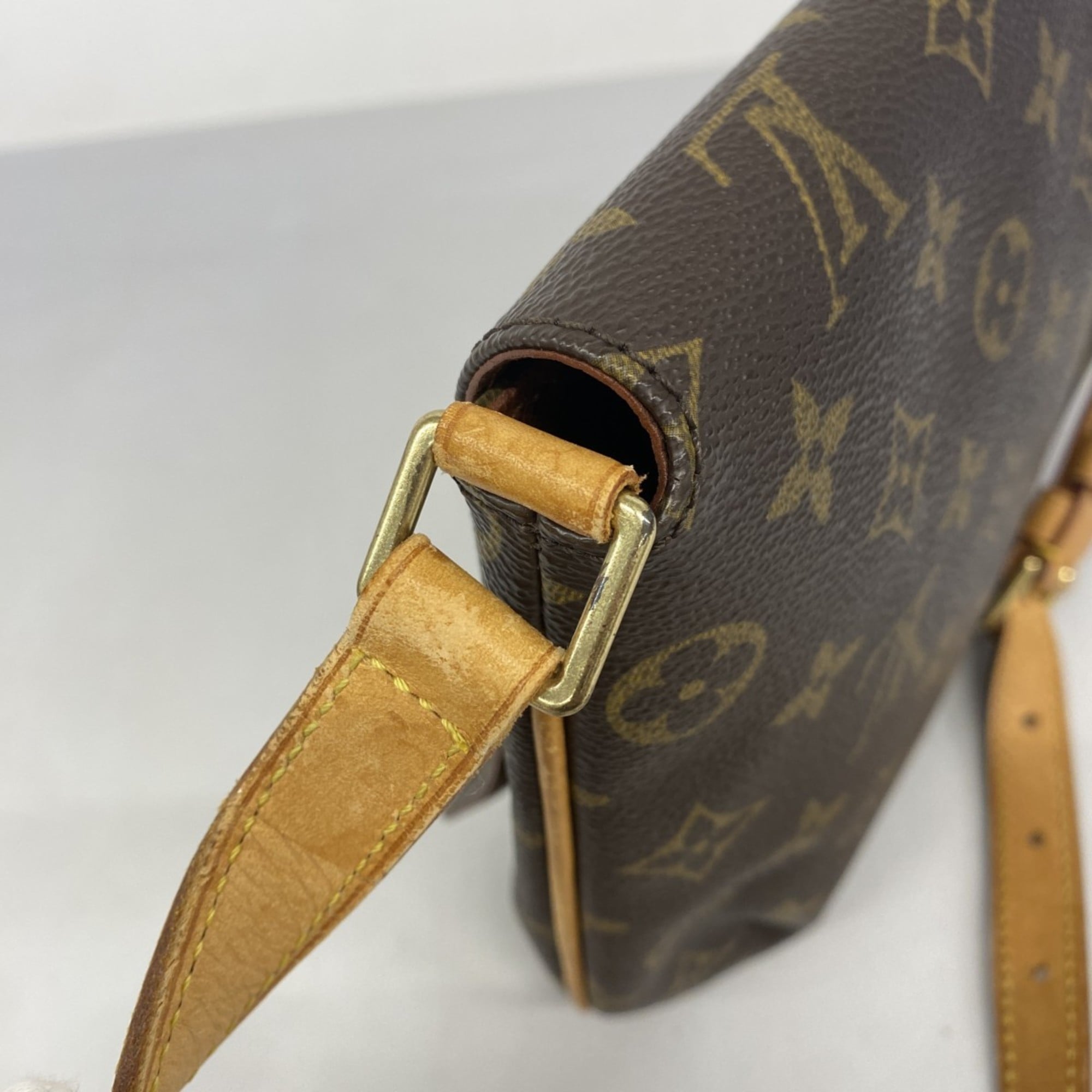 Louis Vuitton Brown Shoulder Bag (Pre-Owned)