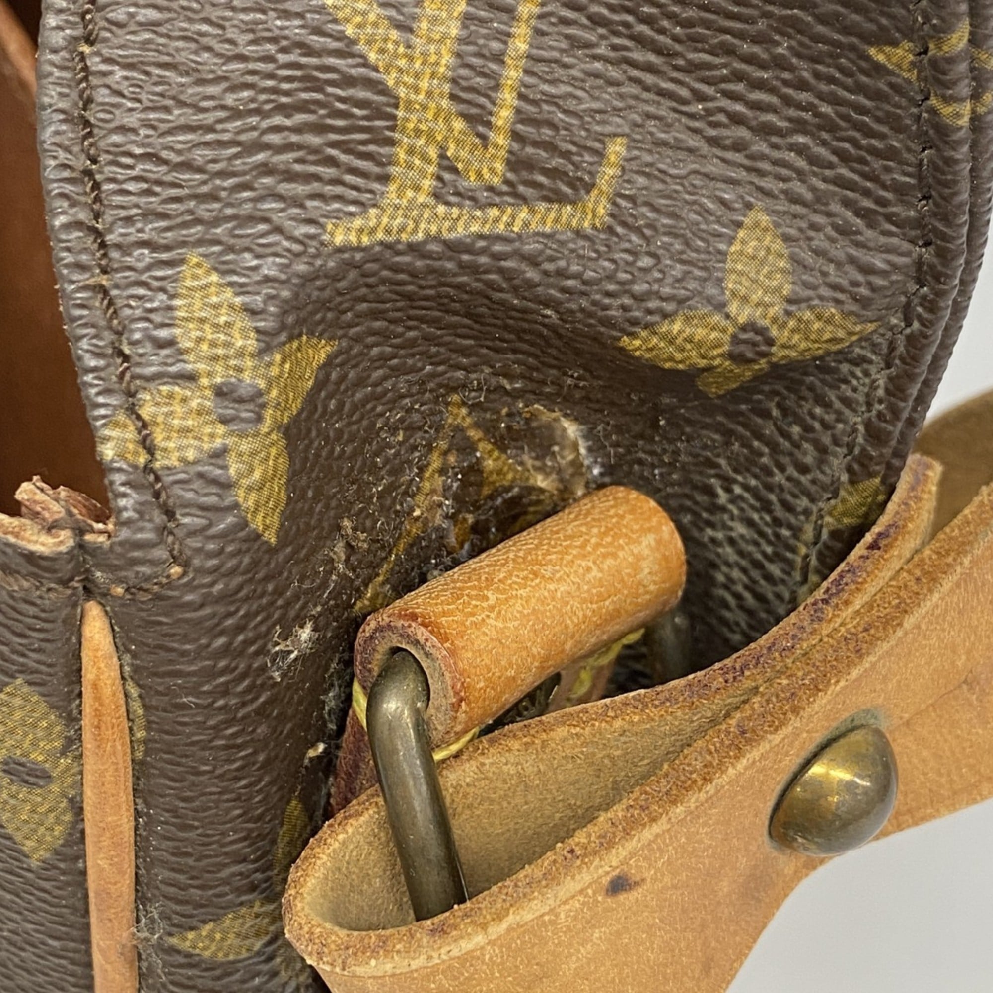 Louis Vuitton Brown Shoulder Bag (Pre-Owned)