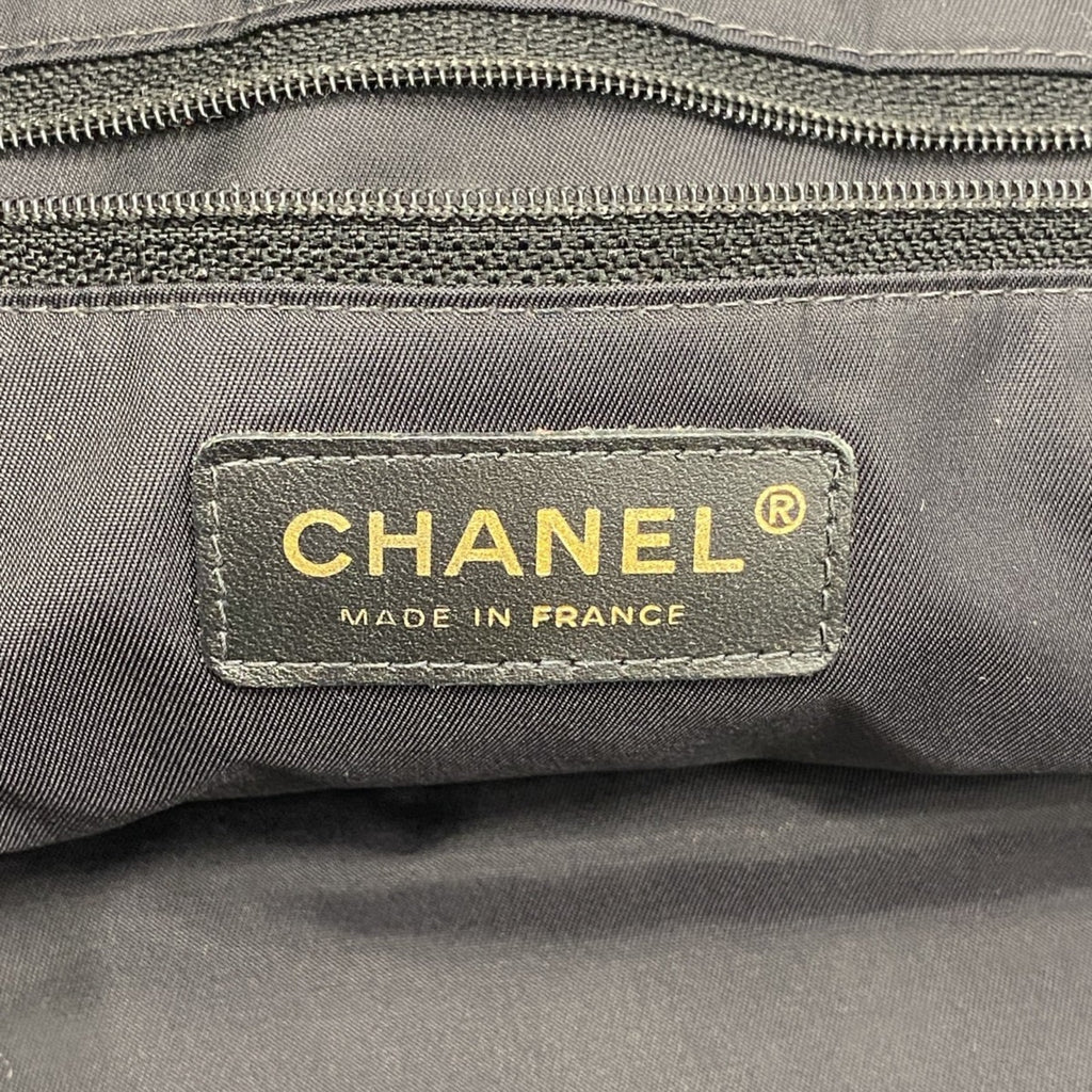 Chanel Black Nylon Tote Bag (Pre-Owned)