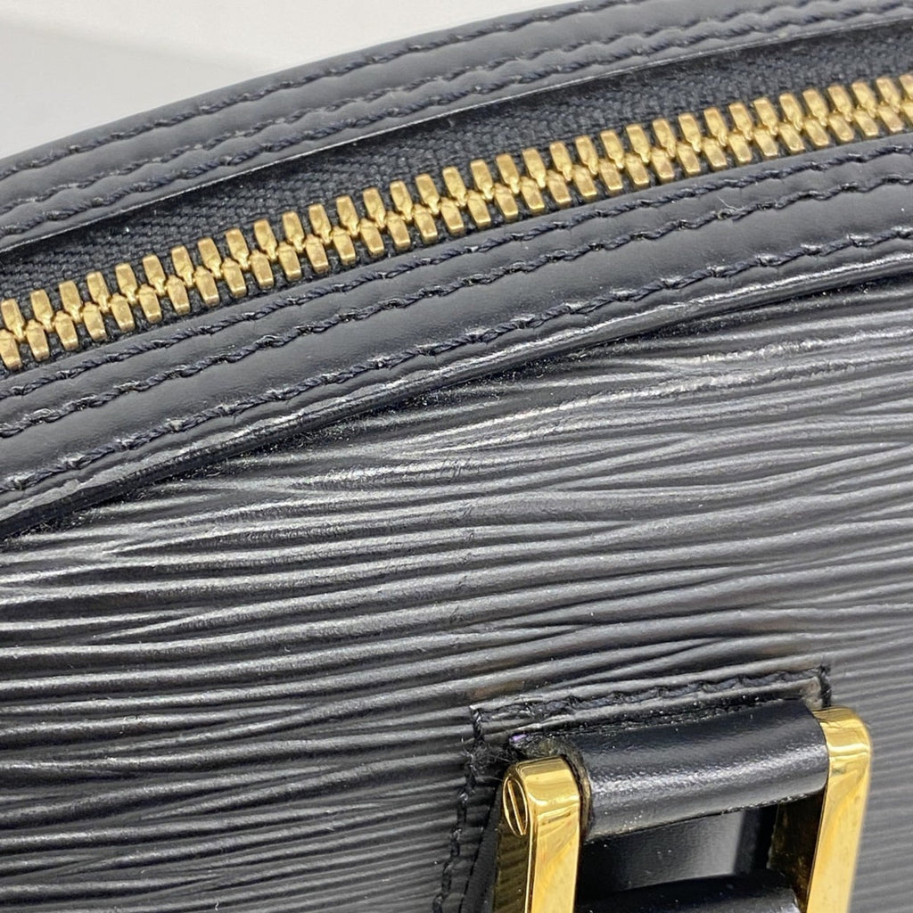 Louis Vuitton Noir Handbag (Pre-Owned)