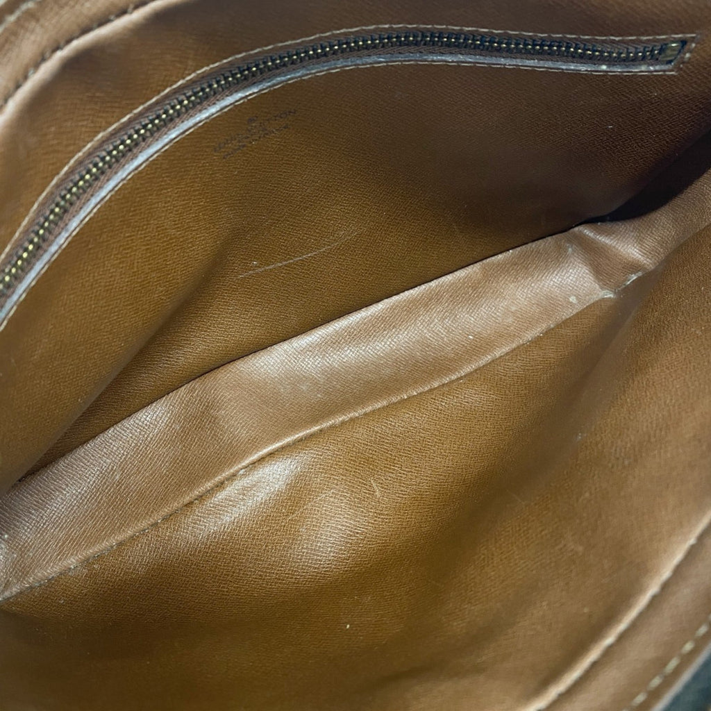 Louis Vuitton Brown Clutch Bag (Pre-Owned)