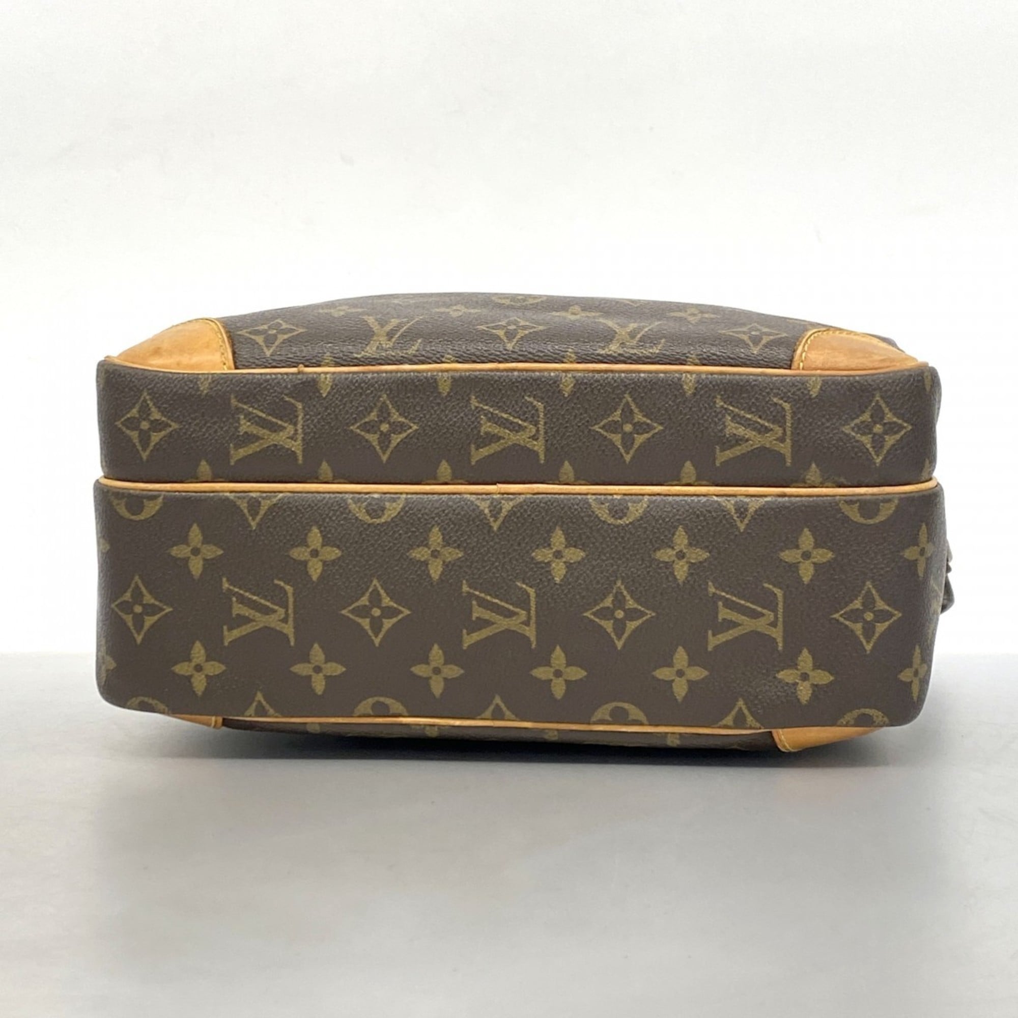 Louis Vuitton Brown Shoulder Bag (Pre-Owned)