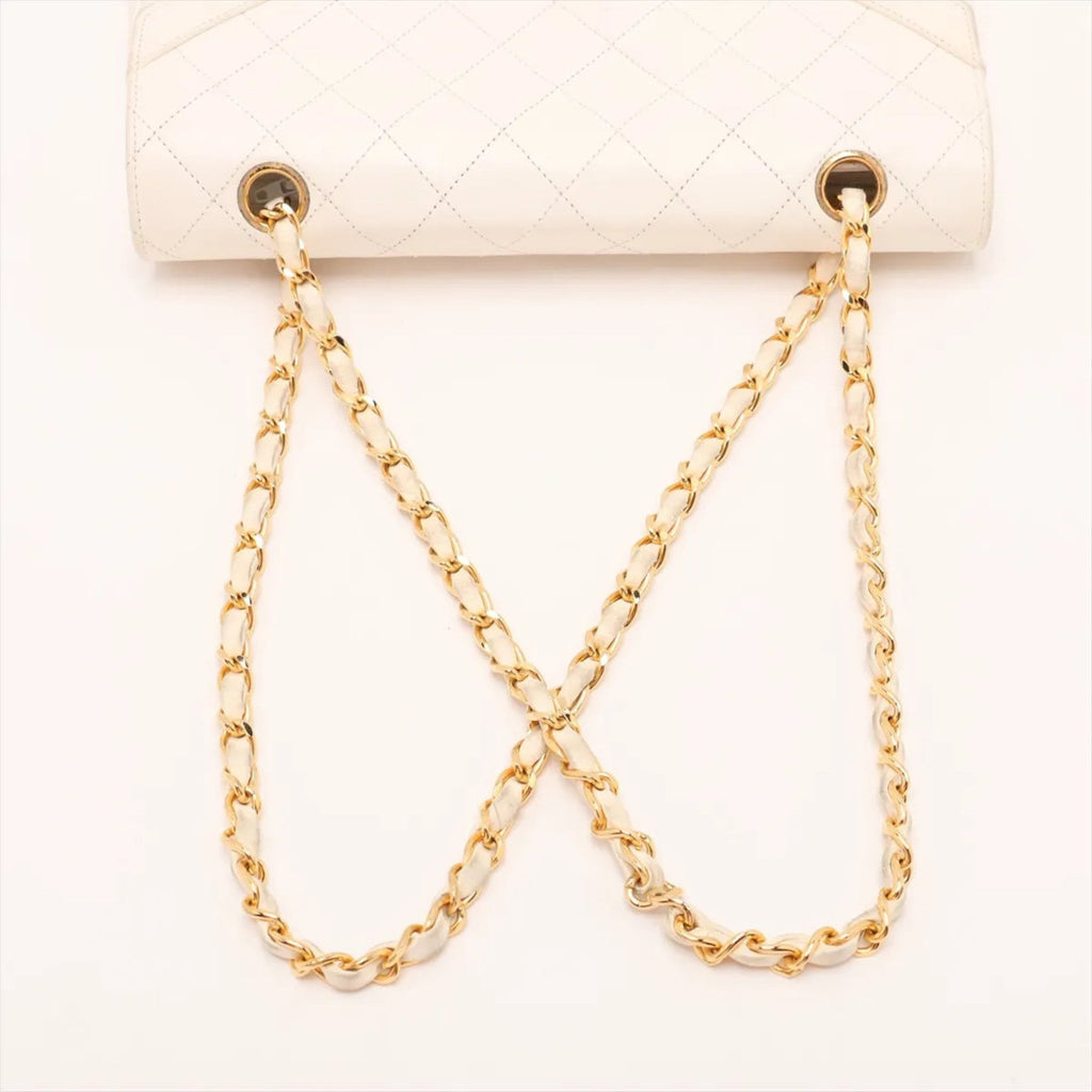 Chanel White Leather Shoulder Bag (Pre-Owned)