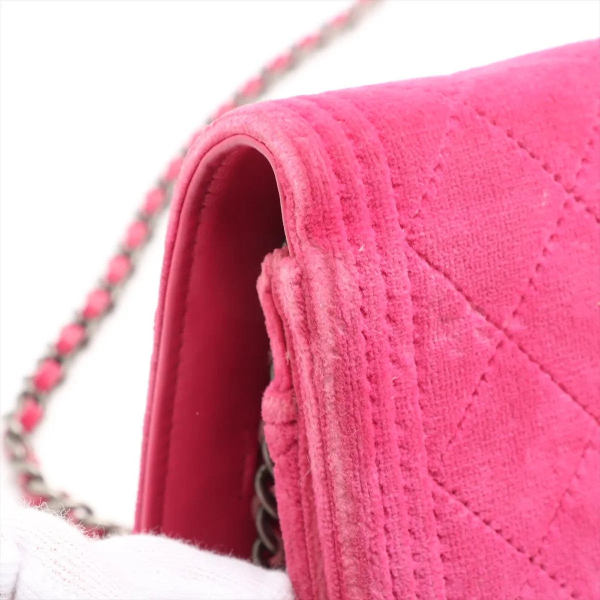 Chanel Pink Shoulder Bag (Pre-Owned)