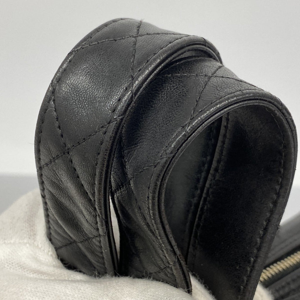 Chanel Black Leather Handbag (Pre-Owned)