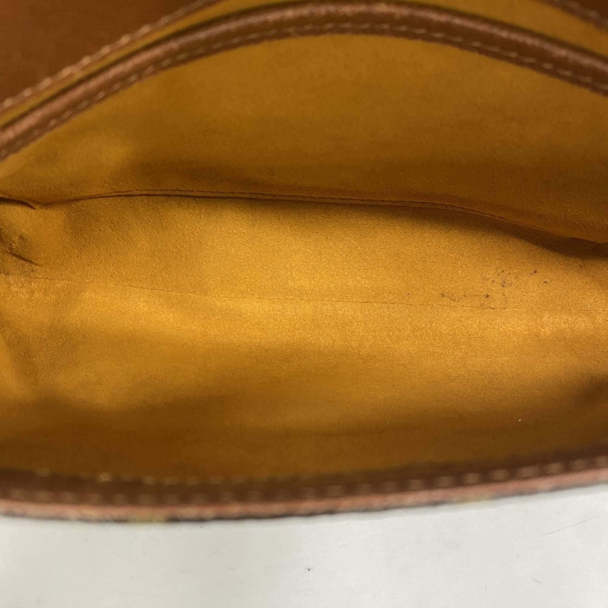 Louis Vuitton Brown Shoulder Bag (Pre-Owned)