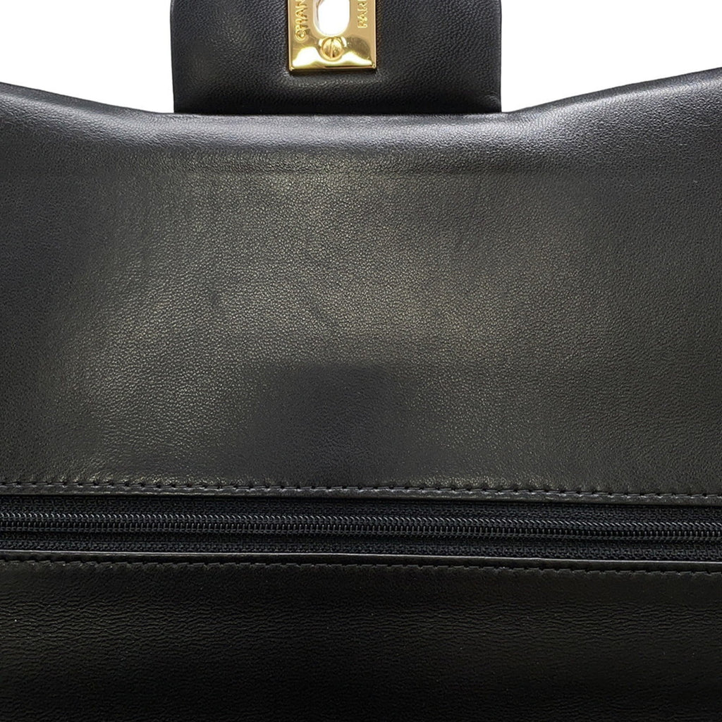 Chanel Matelasse Black Leather Shoulder Bag (Pre-Owned)