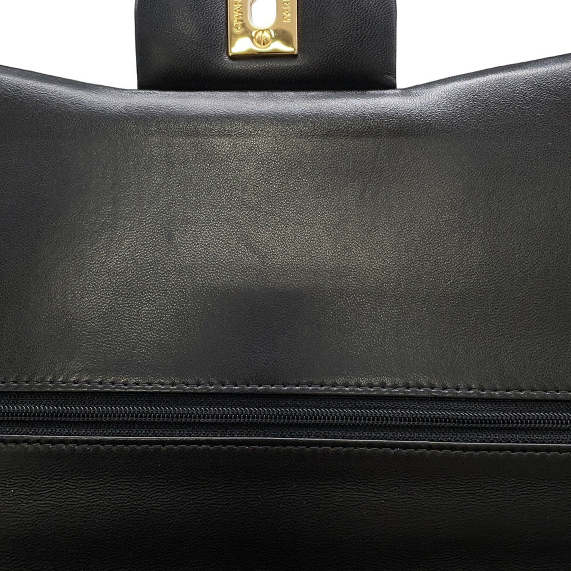 Chanel Matelasse Black Leather Shoulder Bag (Pre-Owned)