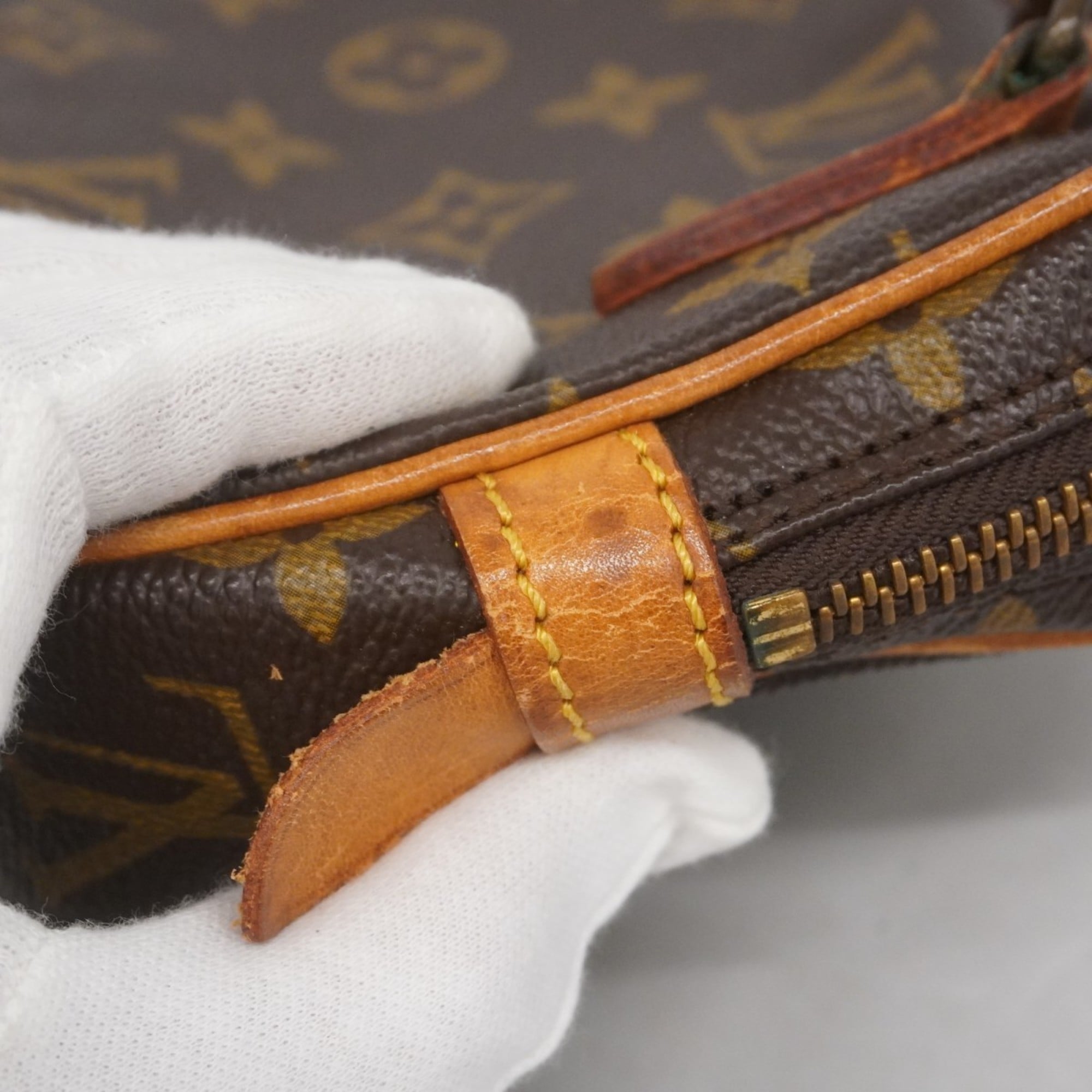 Louis Vuitton Brown Shoulder Bag (Pre-Owned)