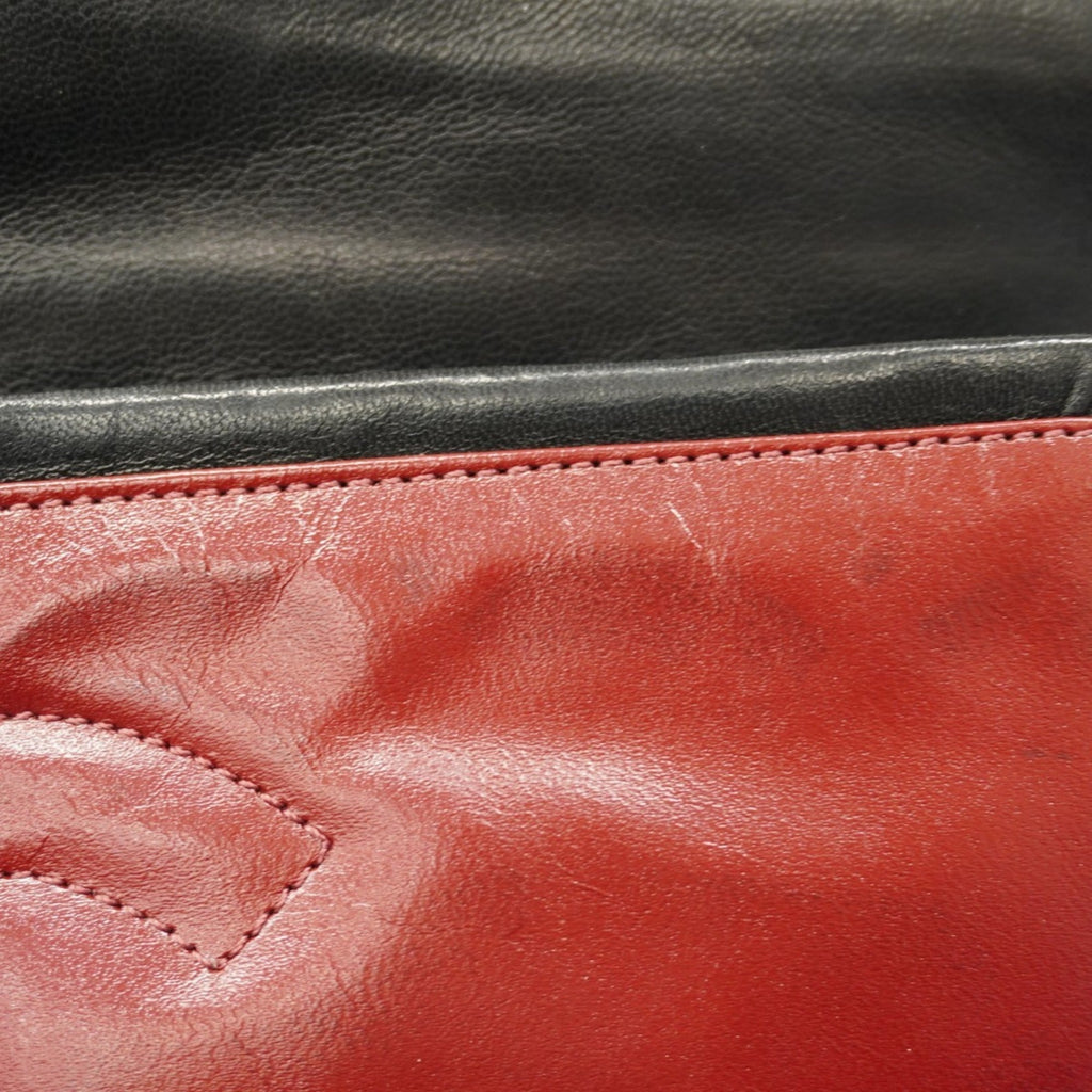 Chanel Black Leather Shoulder Bag (Pre-Owned)