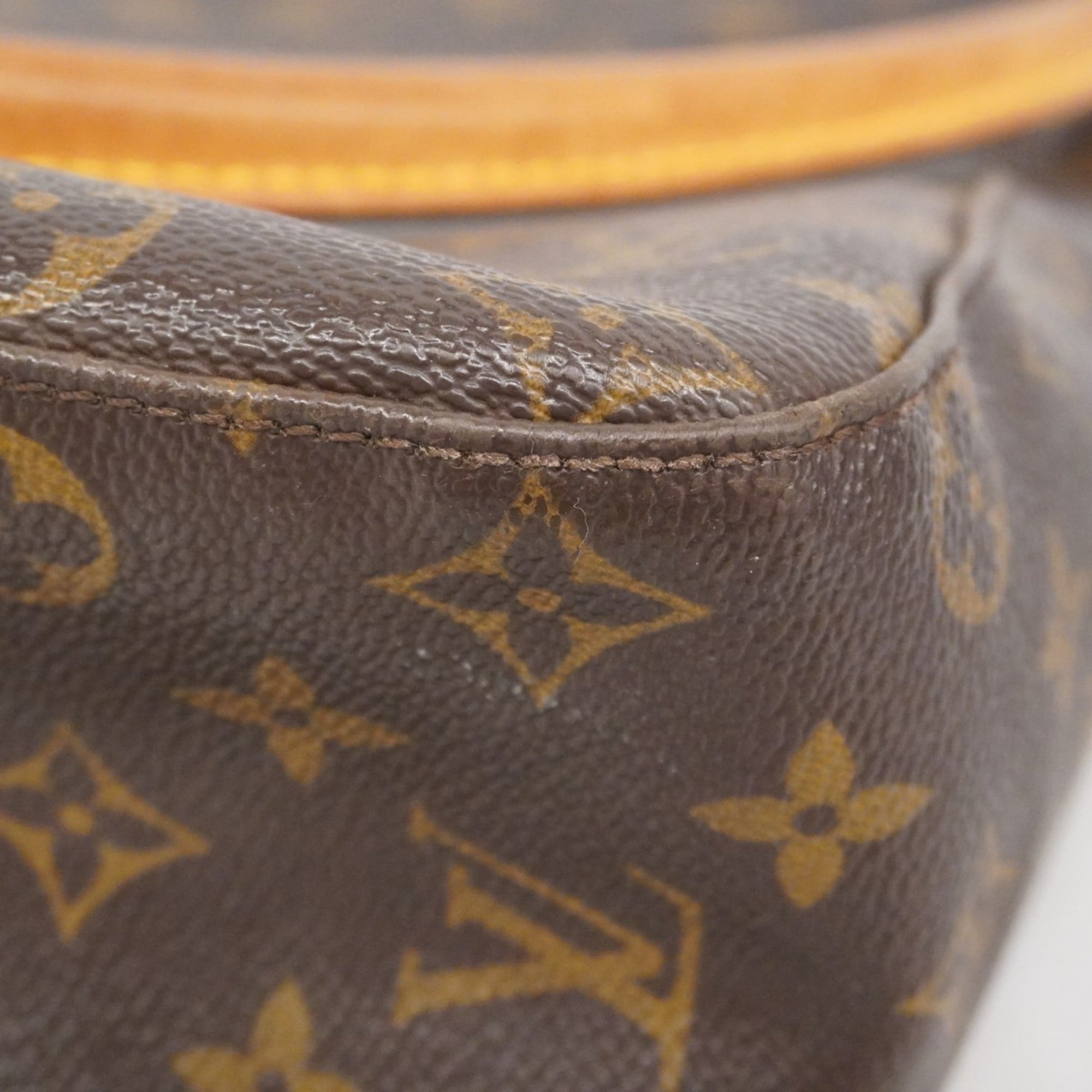 Louis Vuitton Brown Shoulder Bag (Pre-Owned)
