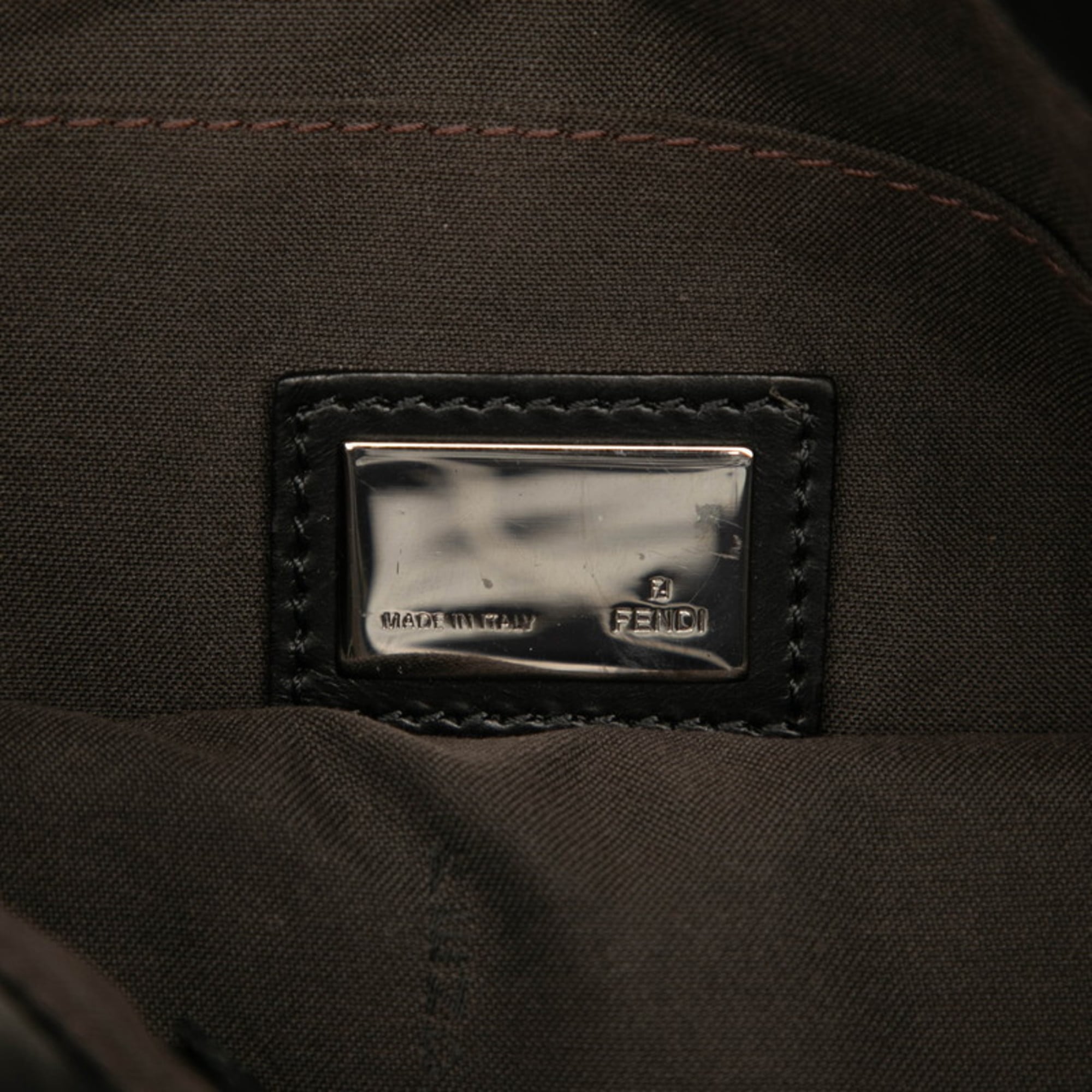 Fendi Black Leather Messenger Bag (Pre-Owned)