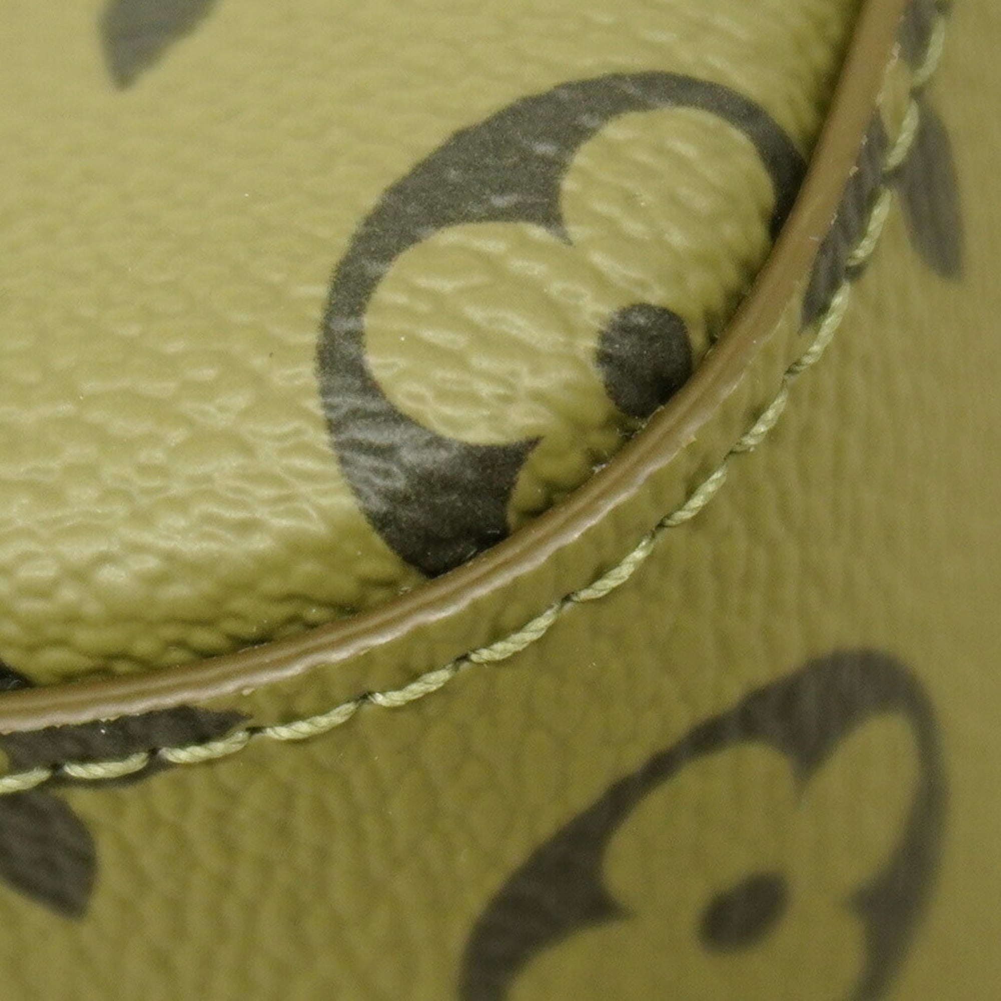 Louis Vuitton Khaki Shoulder Bag (Pre-Owned)