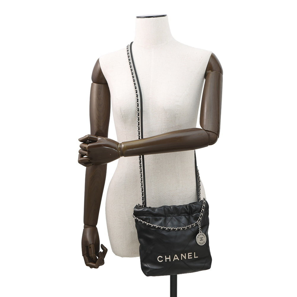Chanel Black Leather Handbag (Pre-Owned)