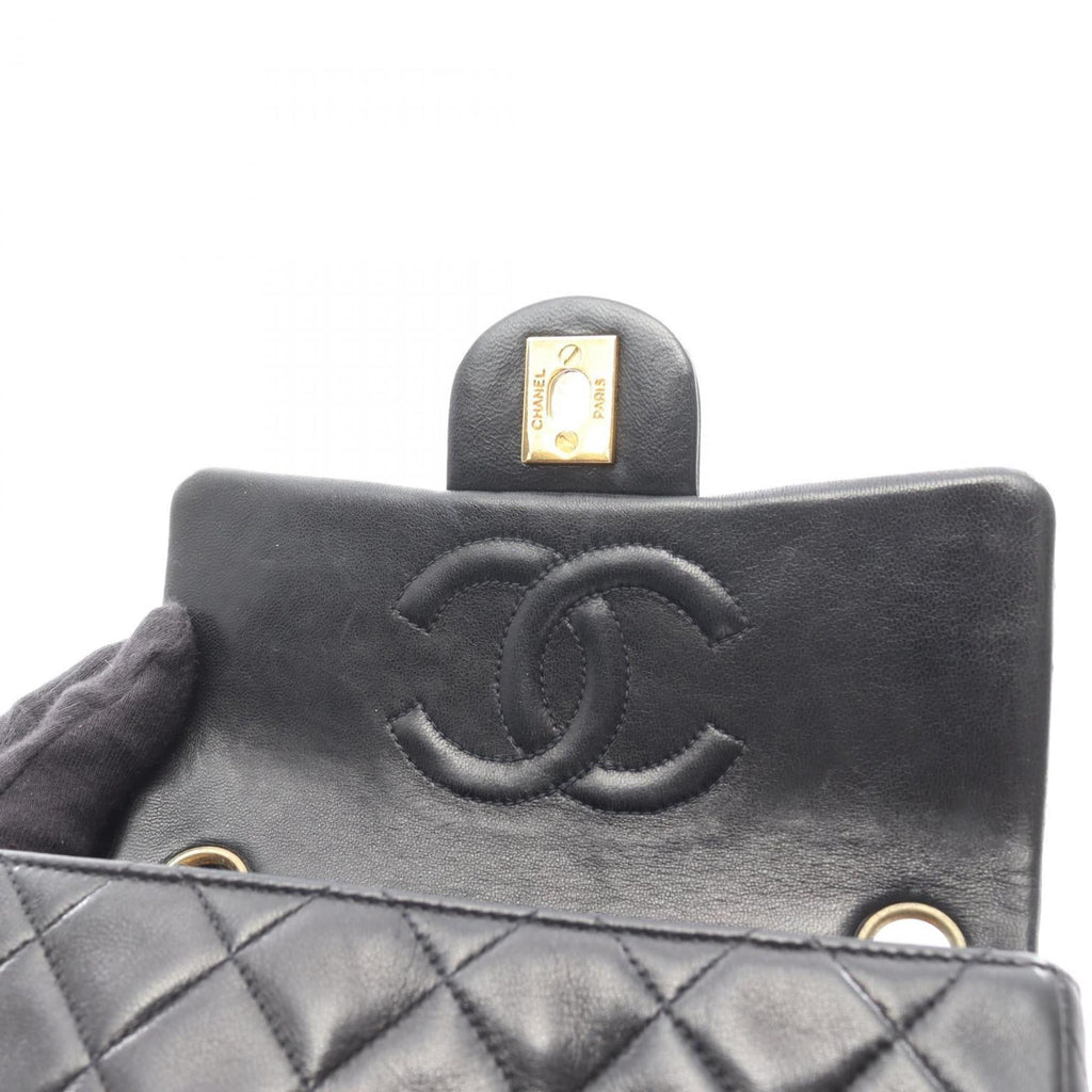 Chanel Black Leather Shoulder Bag (Pre-Owned)