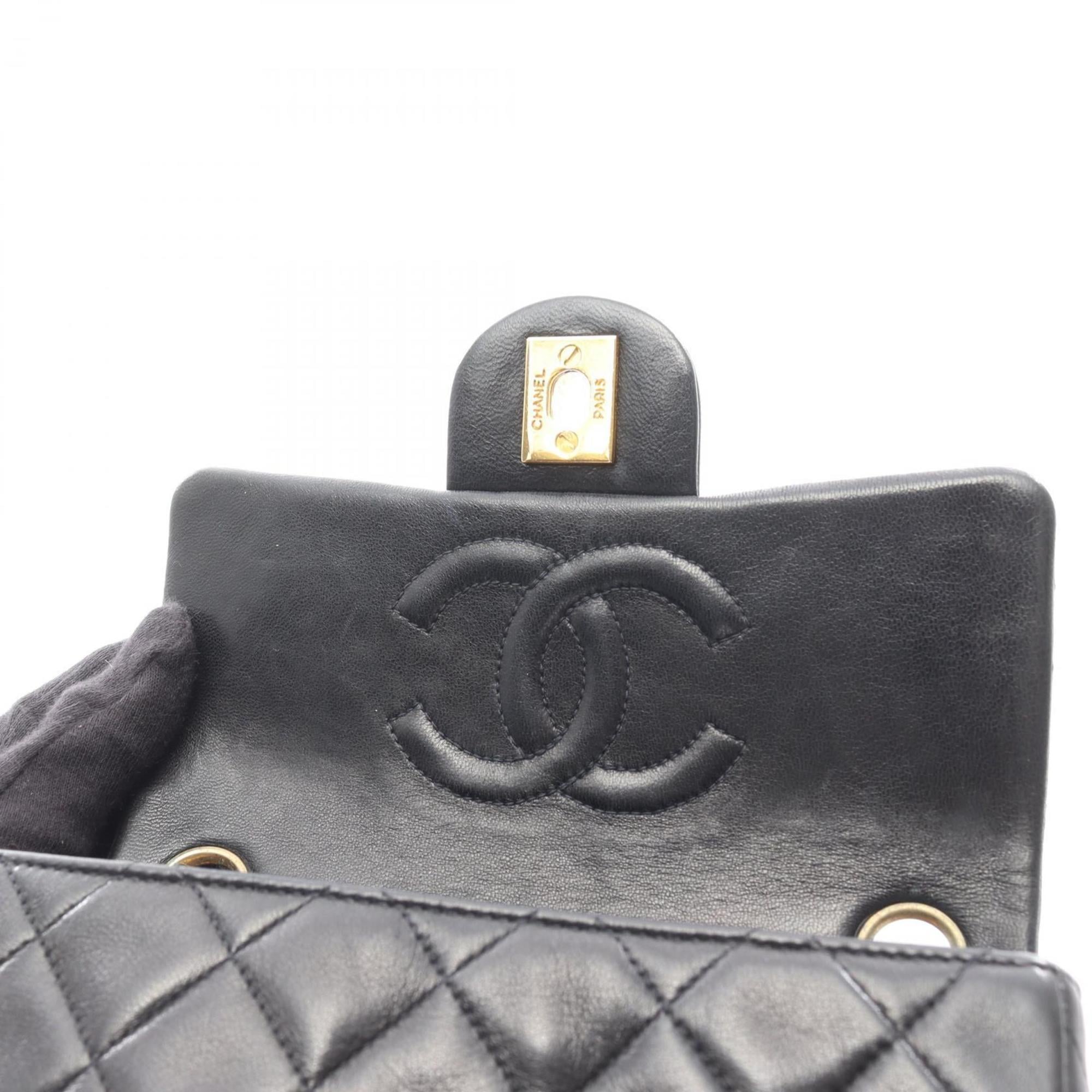 Chanel Black Leather Shoulder Bag (Pre-Owned)