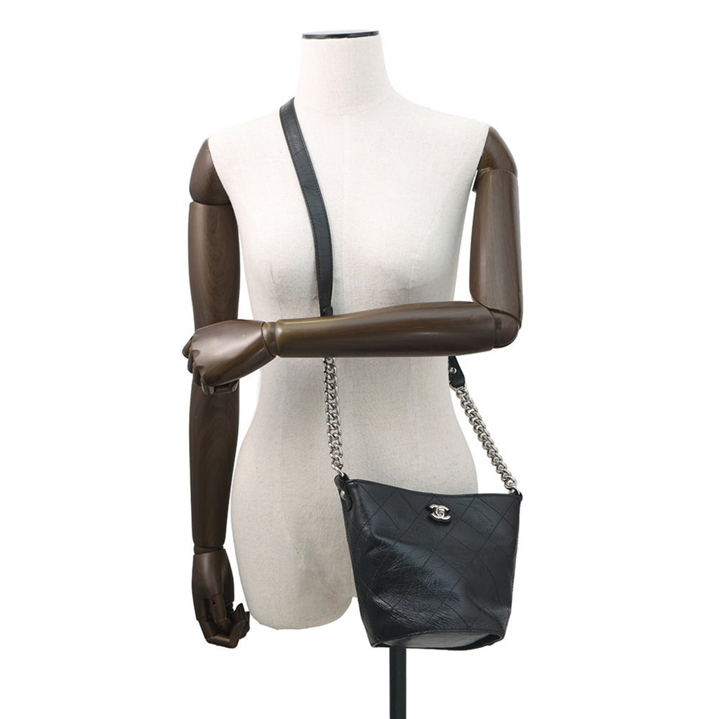 Chanel Matelasse Black Leather Shoulder Bag (Pre-Owned)
