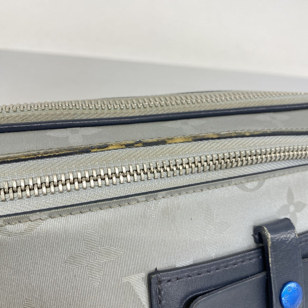 Louis Vuitton Gray Clutch Bag (Pre-Owned)