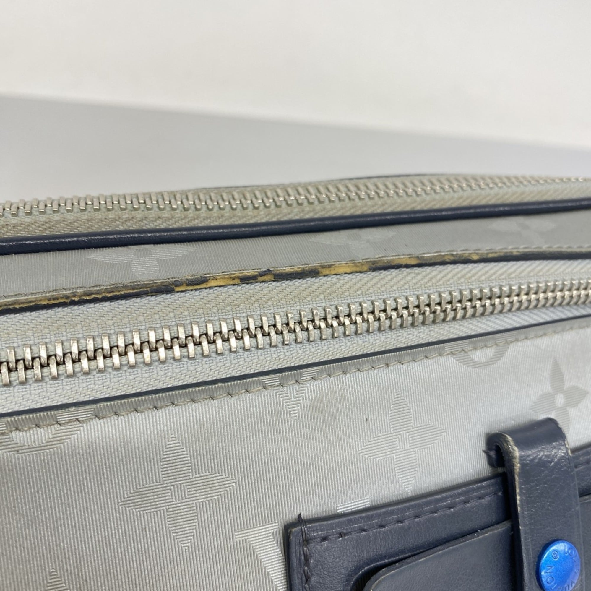 Louis Vuitton Gray Clutch Bag (Pre-Owned)
