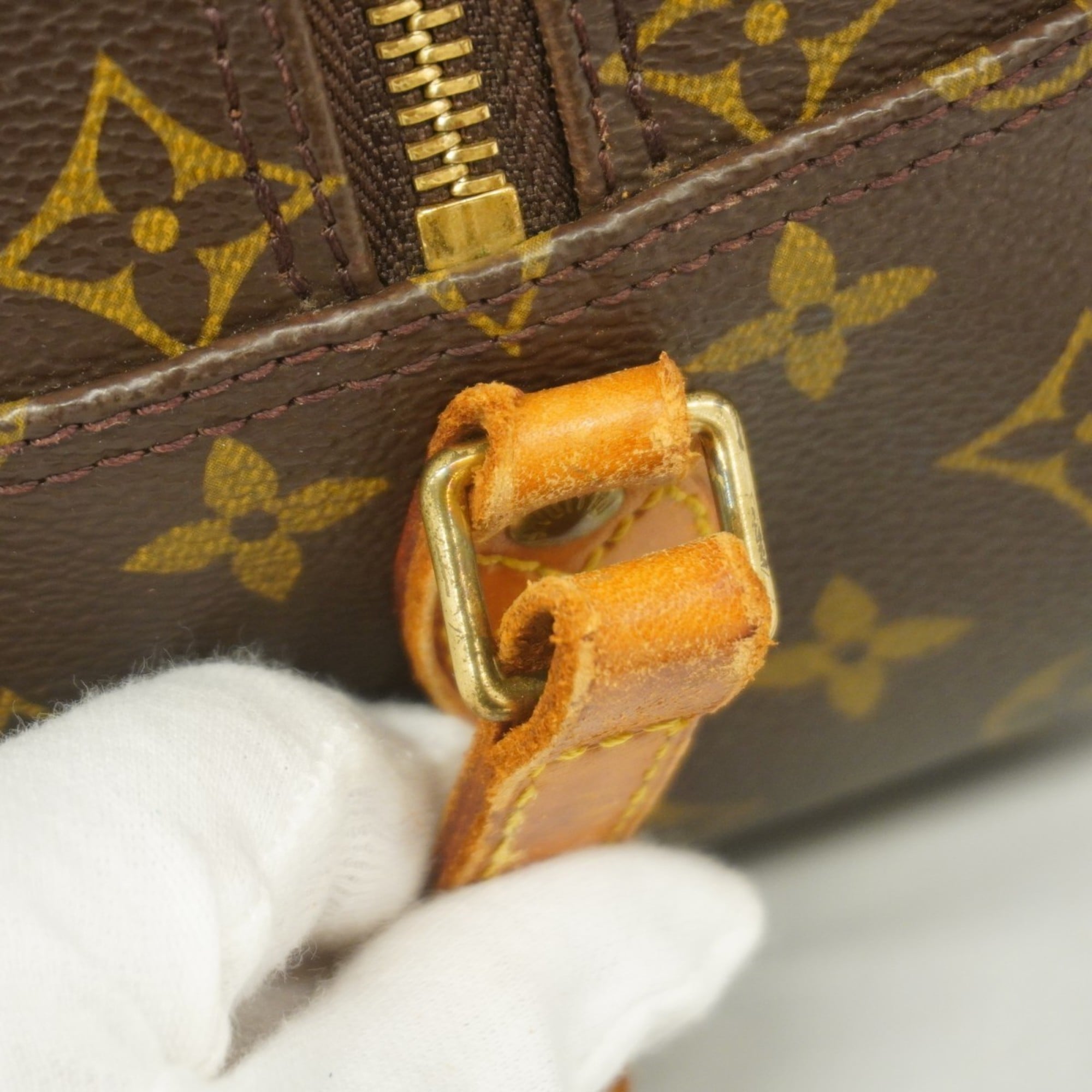 Louis Vuitton Brown Shoulder Bag (Pre-Owned)