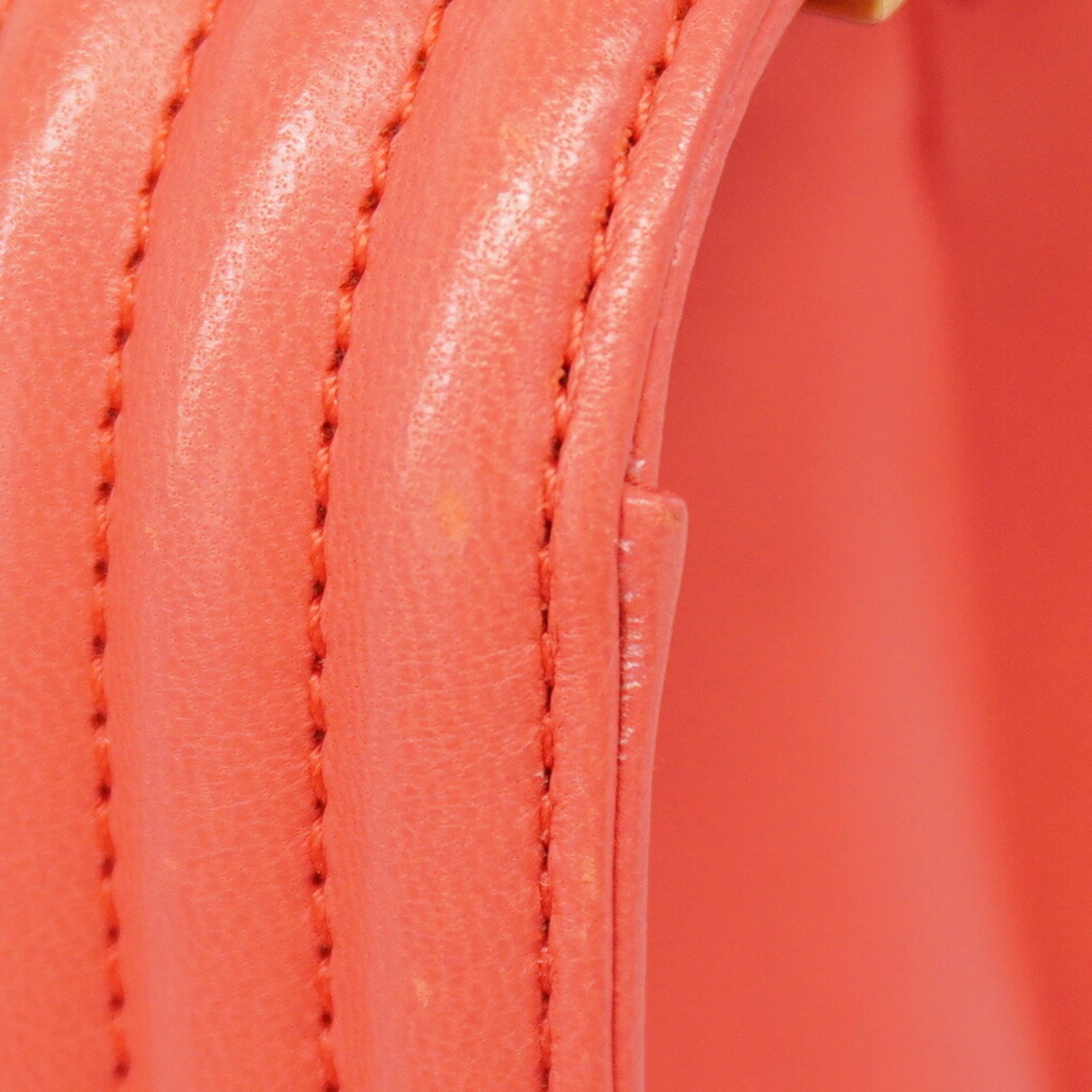 Chanel Pink Leather Shoulder Bag (Pre-Owned)