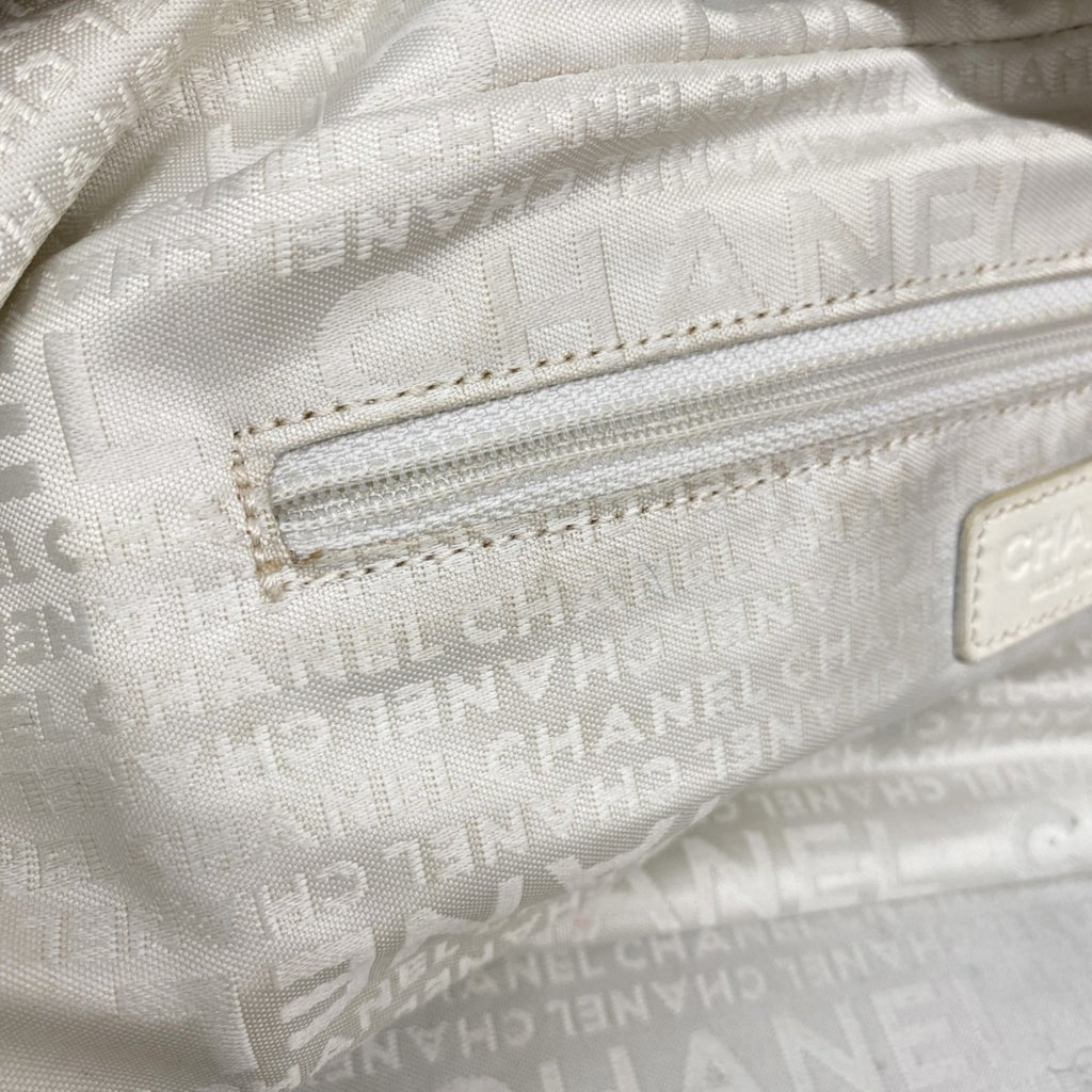 Chanel Beige Grained Calfskin Shoulder Bag (Pre-Owned)