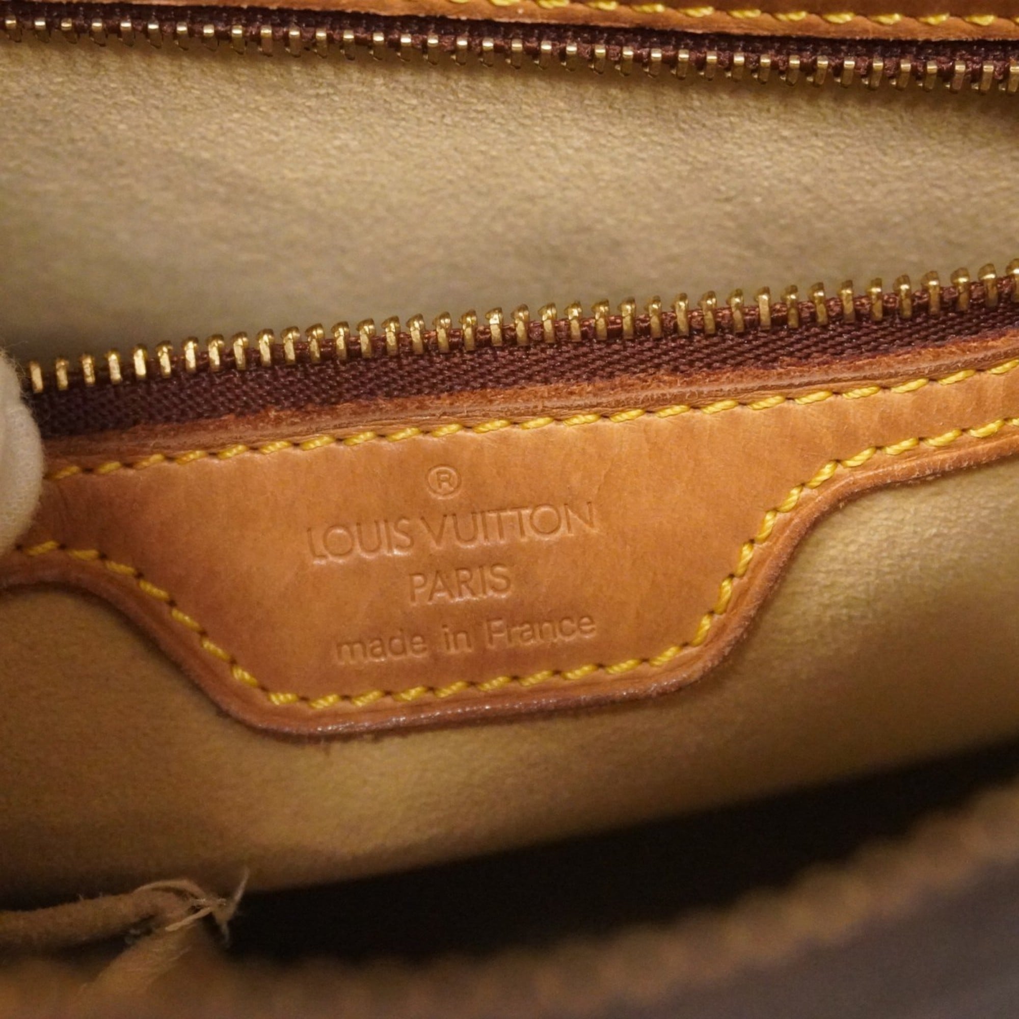 Louis Vuitton Brown Shoulder Bag (Pre-Owned)