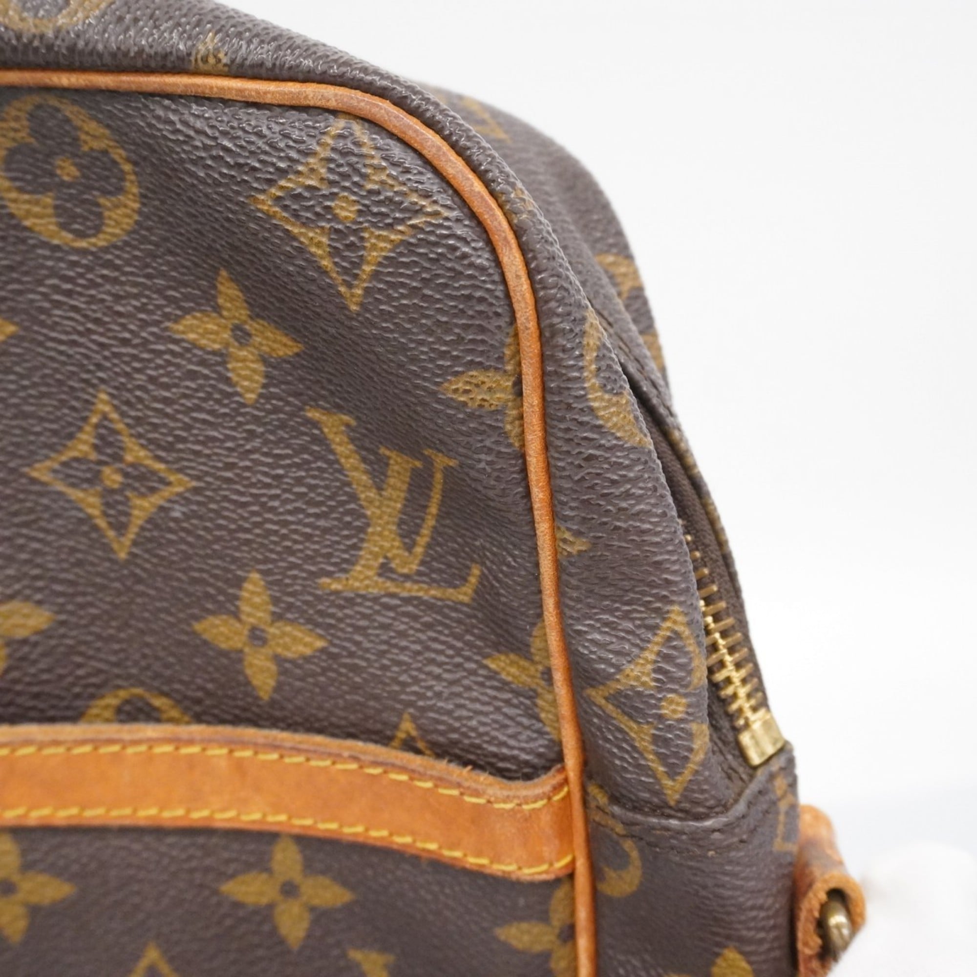 Louis Vuitton Brown Shoulder Bag (Pre-Owned)
