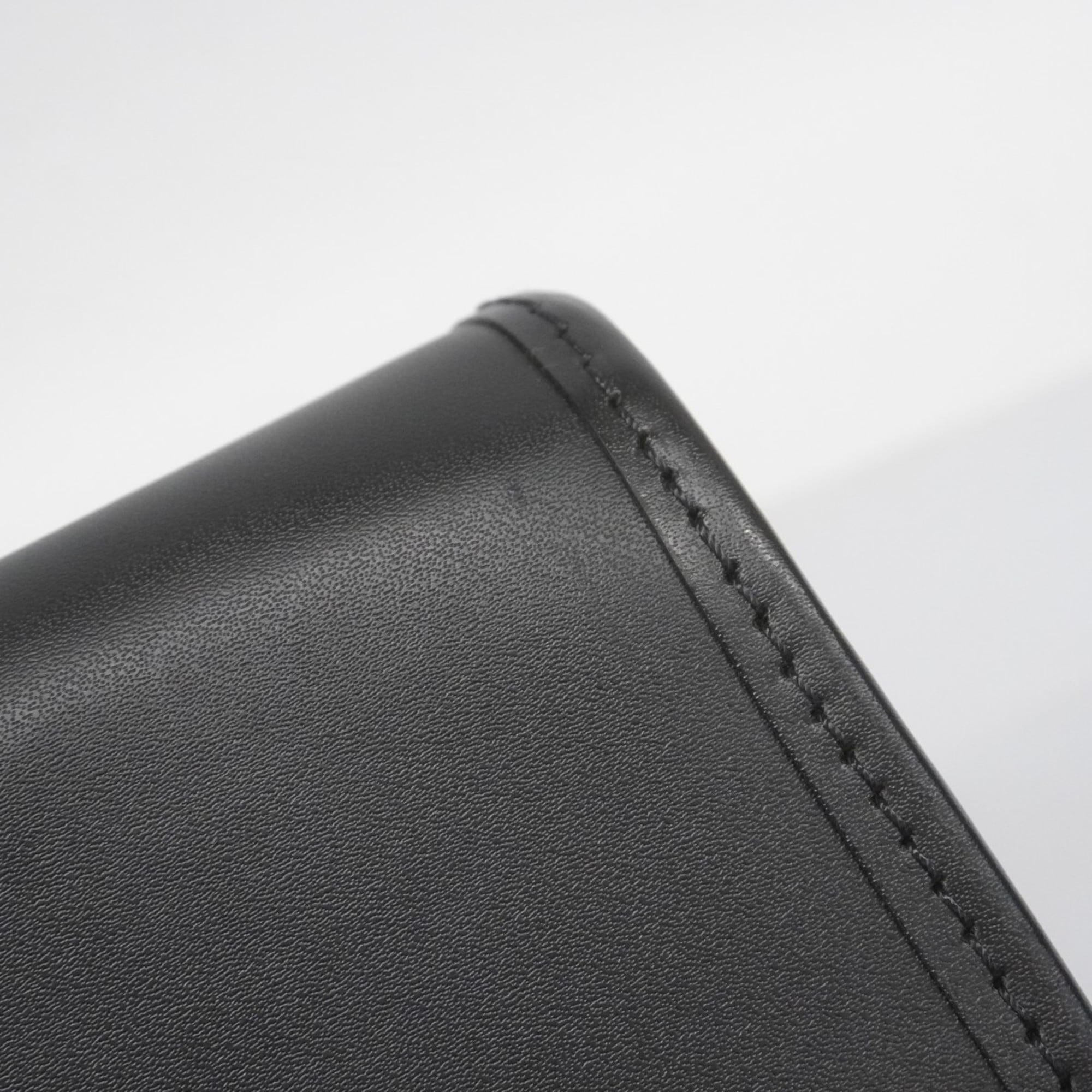 Louis Vuitton Noir Handbag (Pre-Owned)