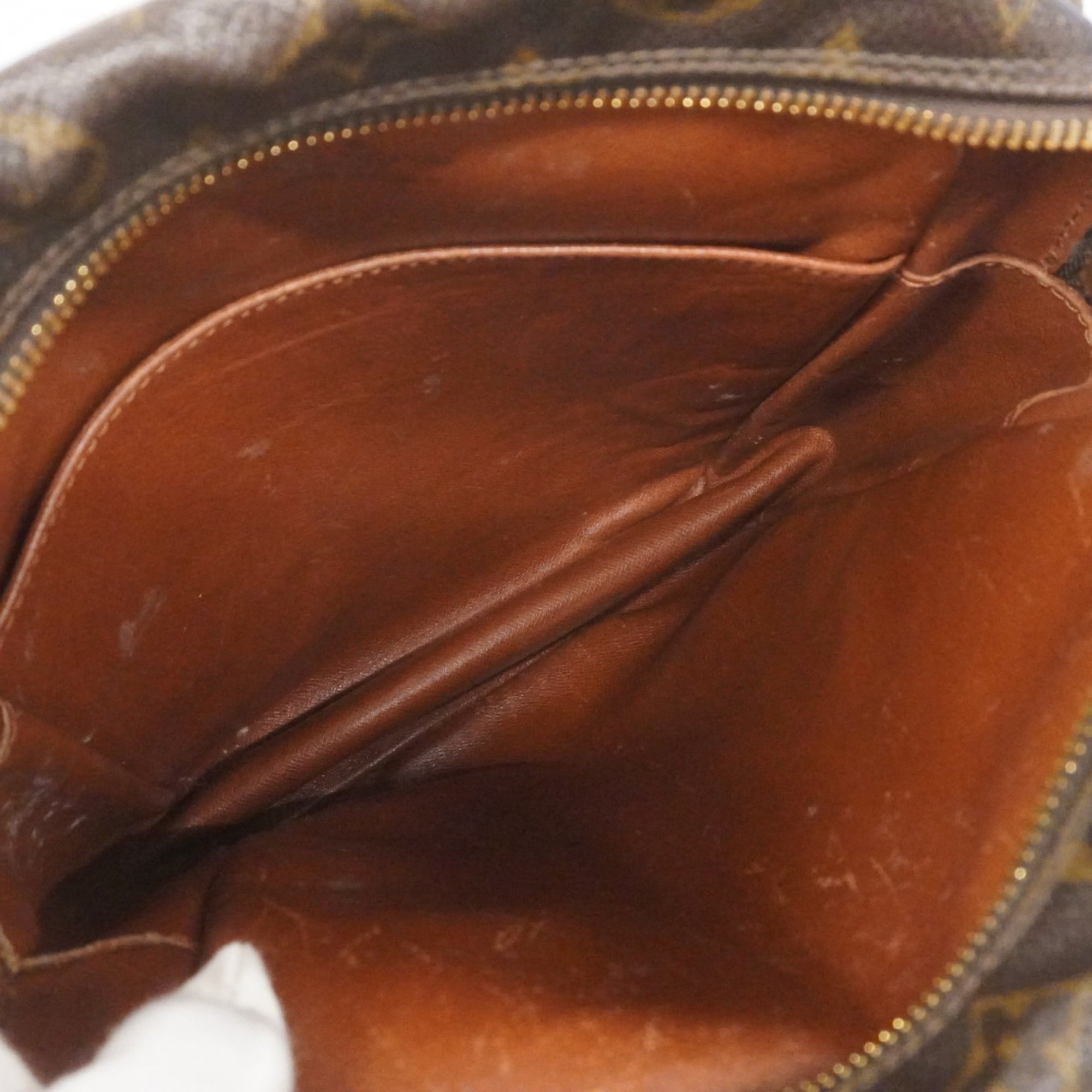 Louis Vuitton Brown Shoulder Bag (Pre-Owned)
