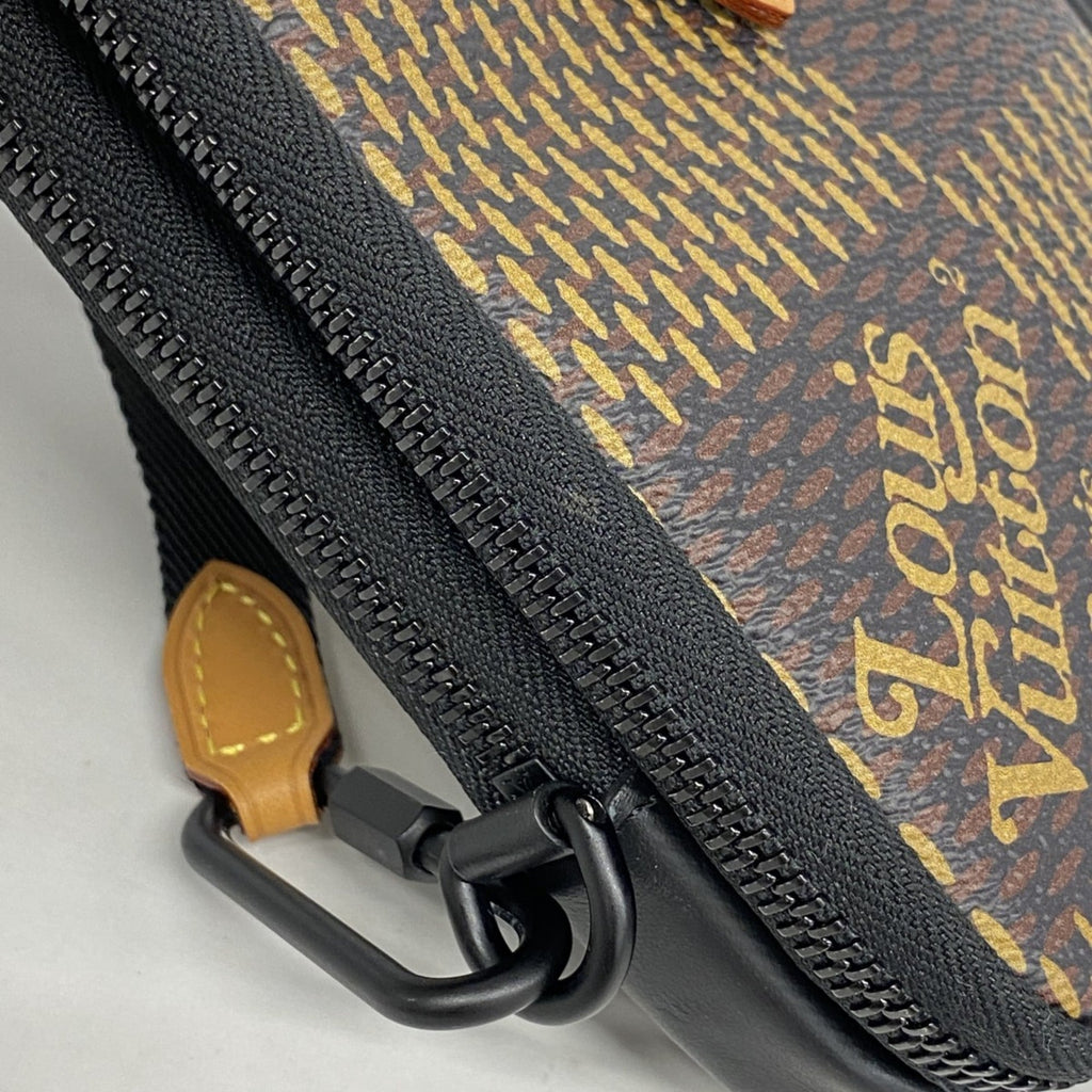 Louis Vuitton Brown Shoulder Bag (Pre-Owned)