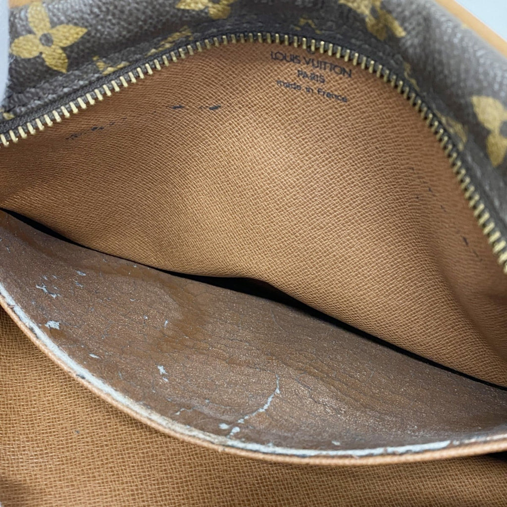 Louis Vuitton Brown Clutch Bag (Pre-Owned)