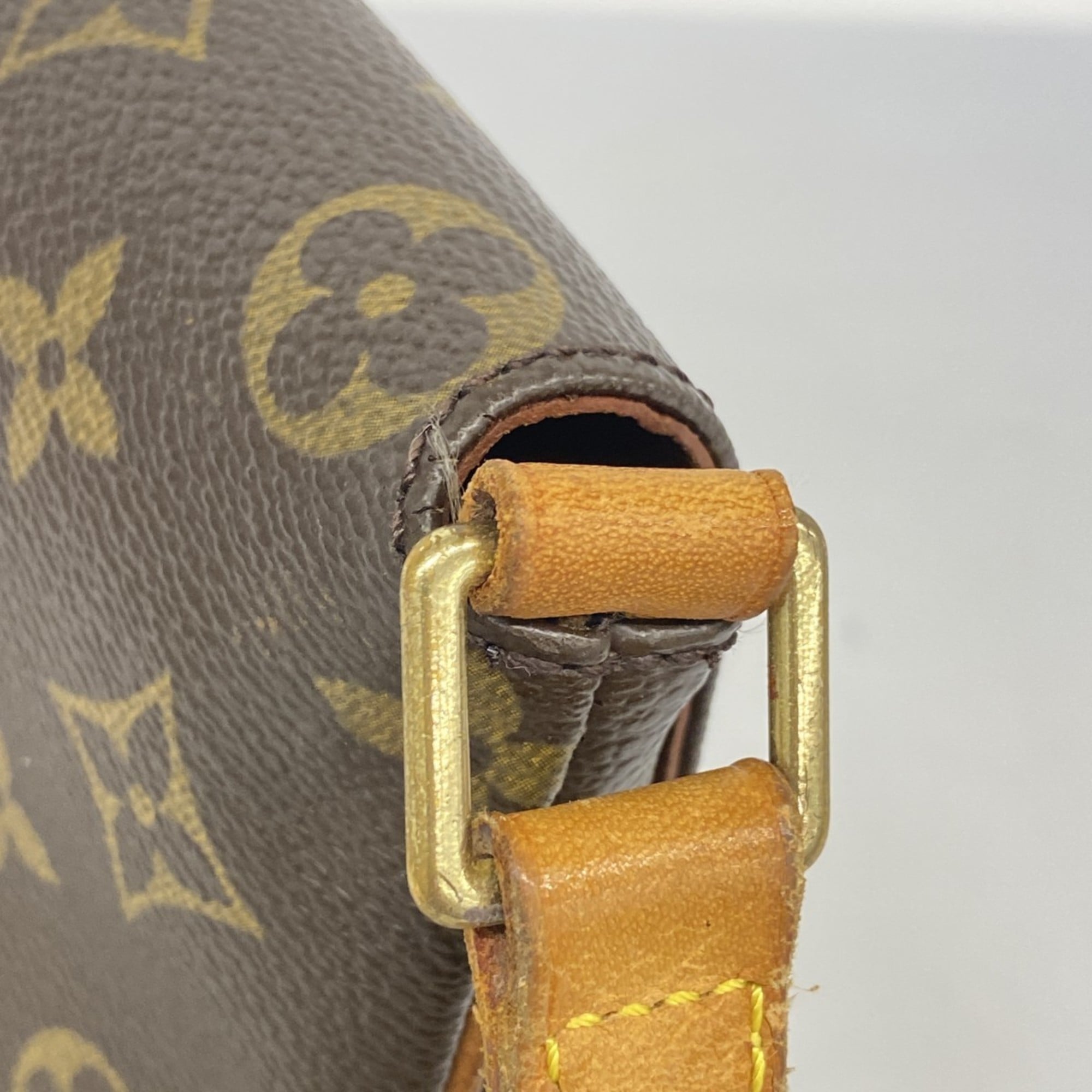 Louis Vuitton Brown Shoulder Bag (Pre-Owned)