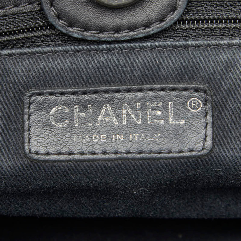 Chanel Black Leather Tote Bag (Pre-Owned)