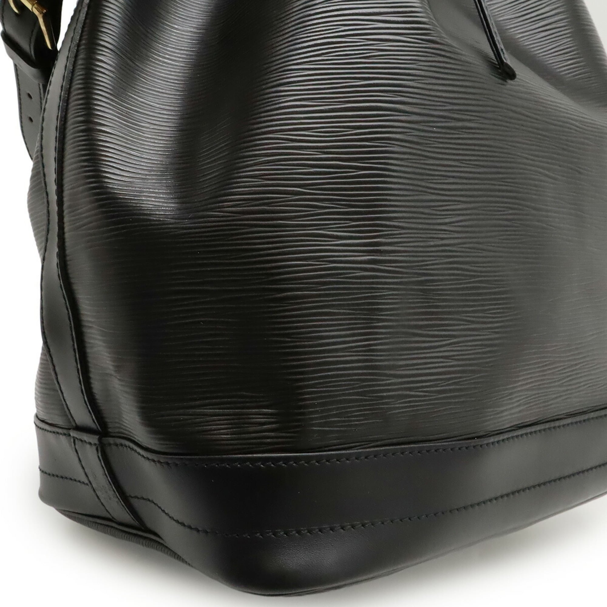 Louis Vuitton Black Noir Epi Leather Shoulder Bag (Pre-Owned)