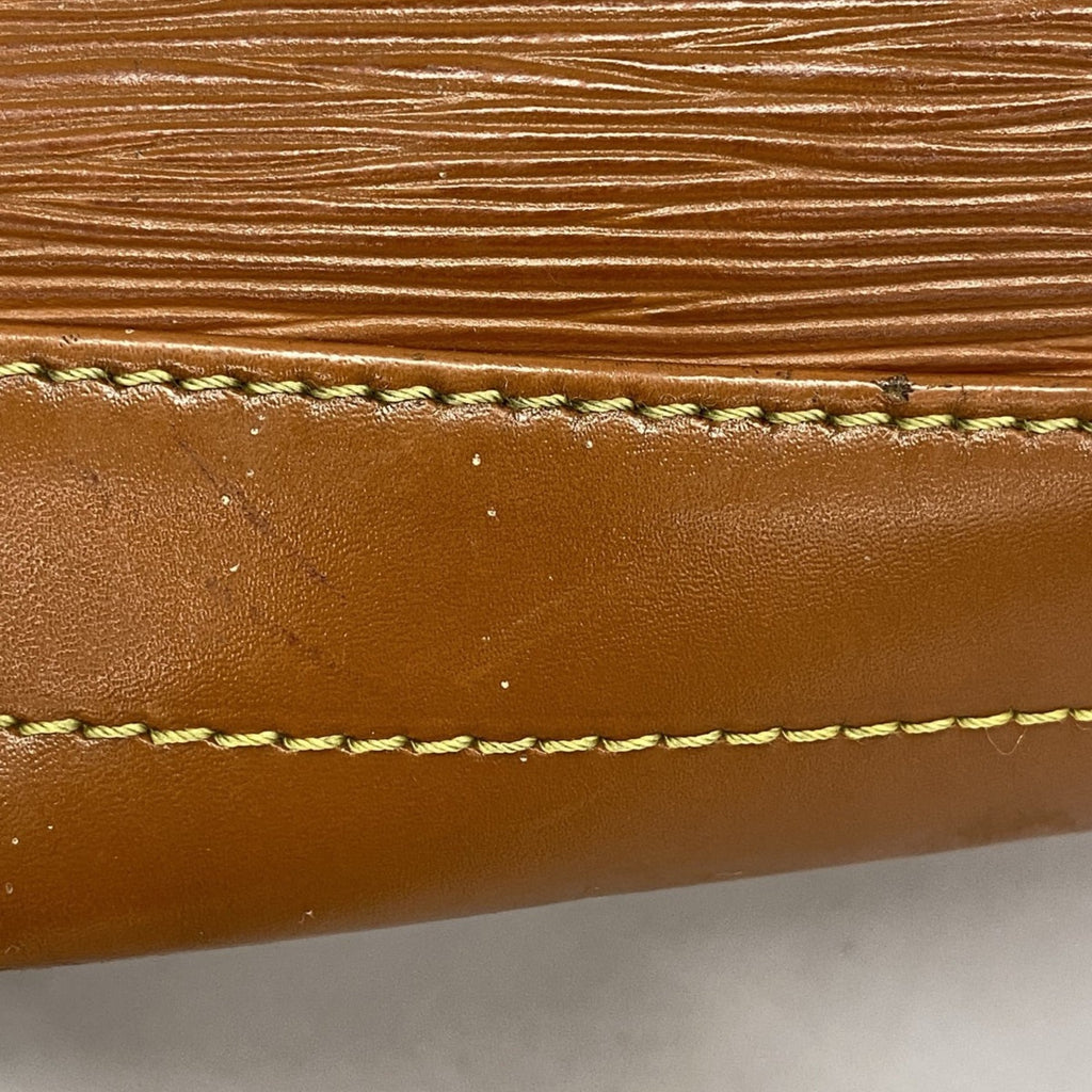 Louis Vuitton Gold Cipango Shoulder Bag (Pre-Owned)