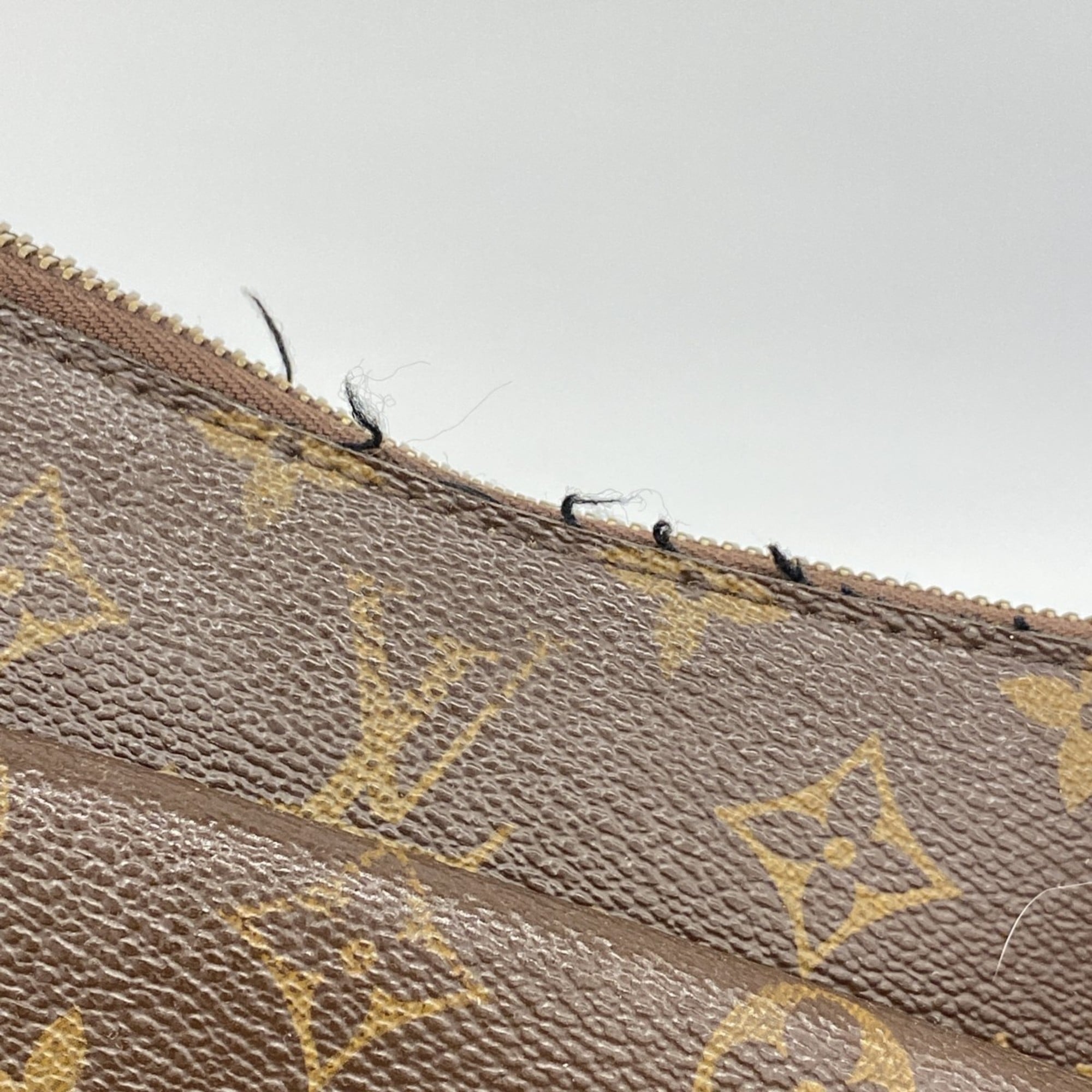 Louis Vuitton Brown Shoulder Bag (Pre-Owned)